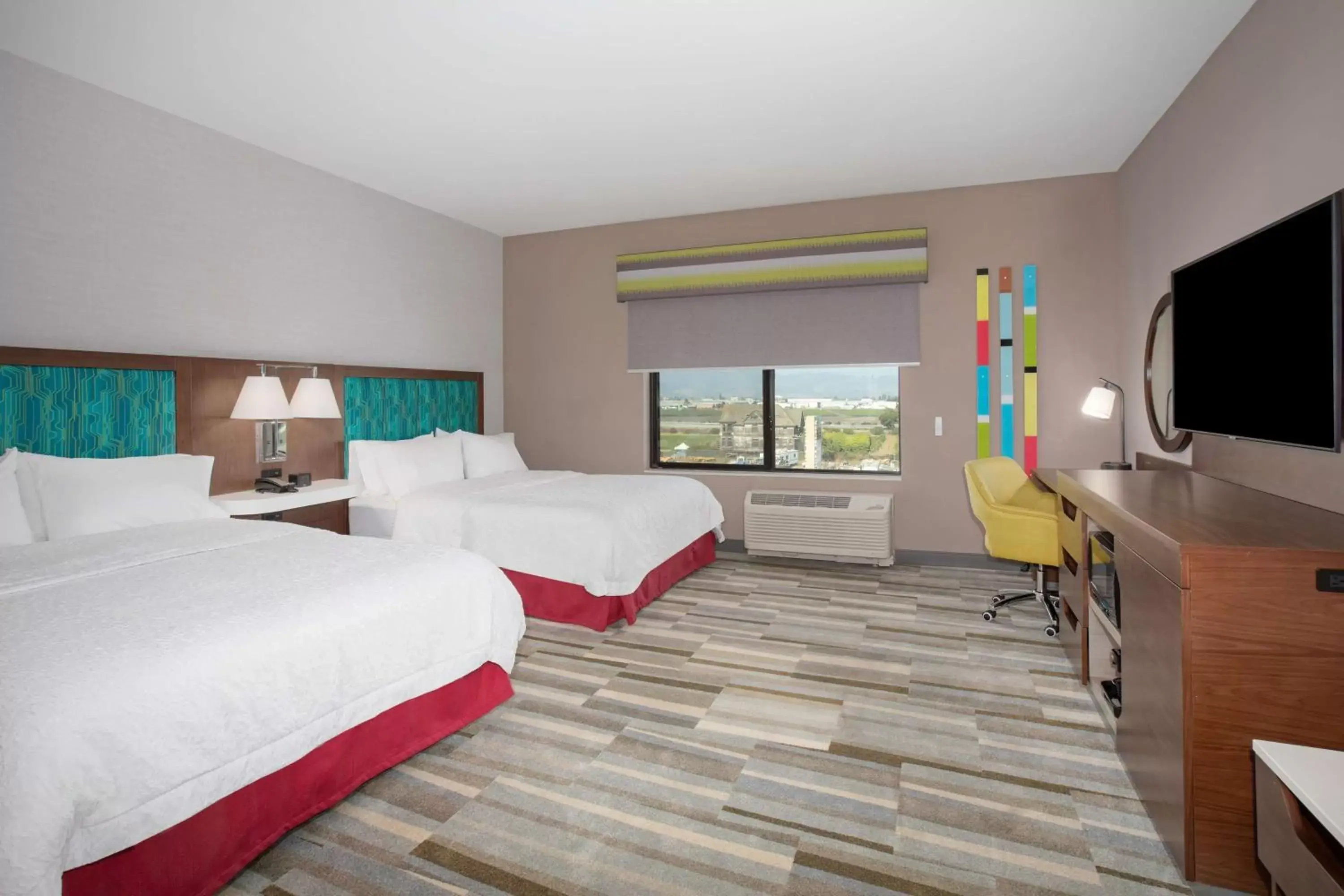 Bed in Hampton Inn & Suites Watsonville