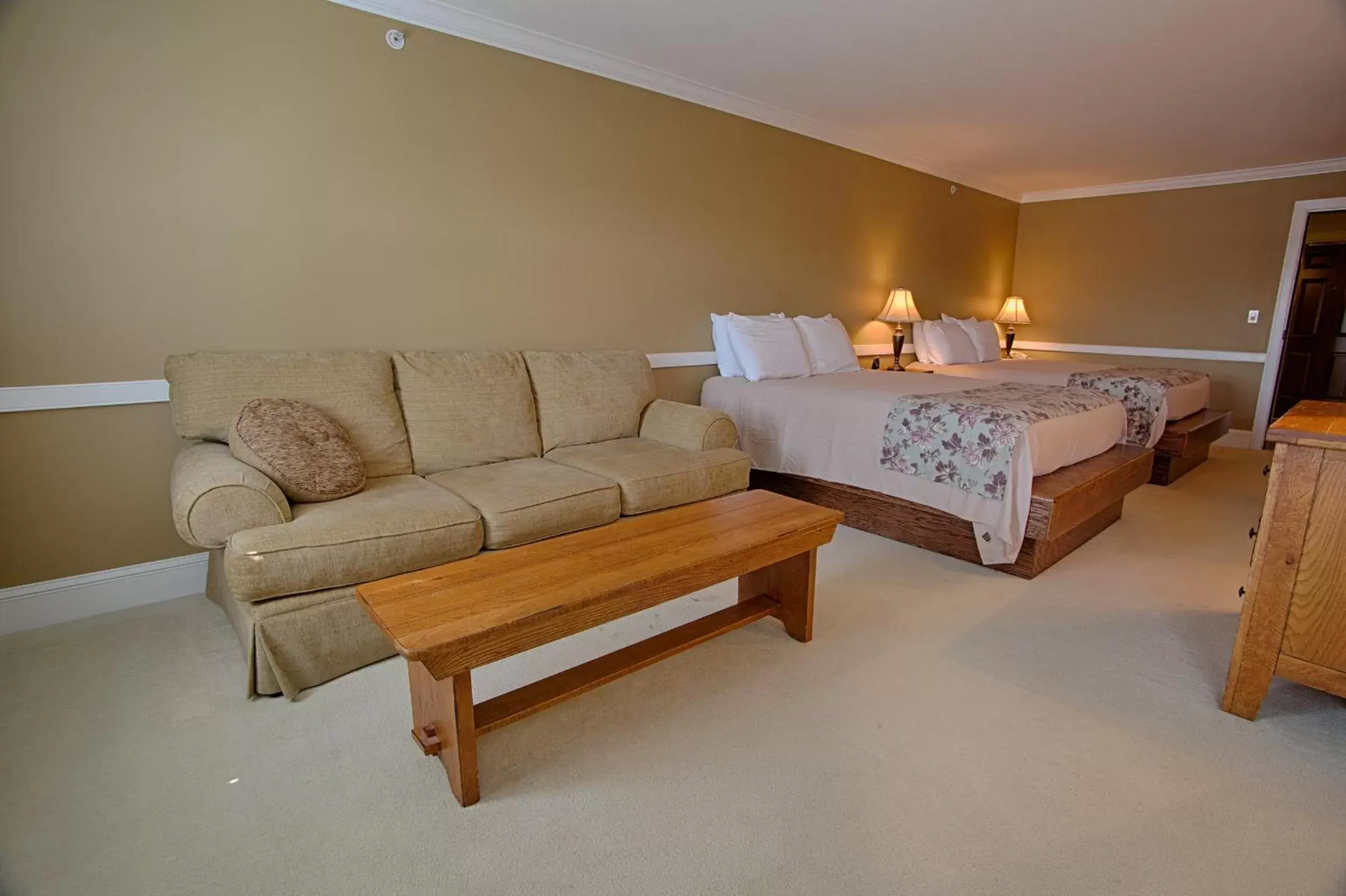 Seating area in Selinsgrove Inn