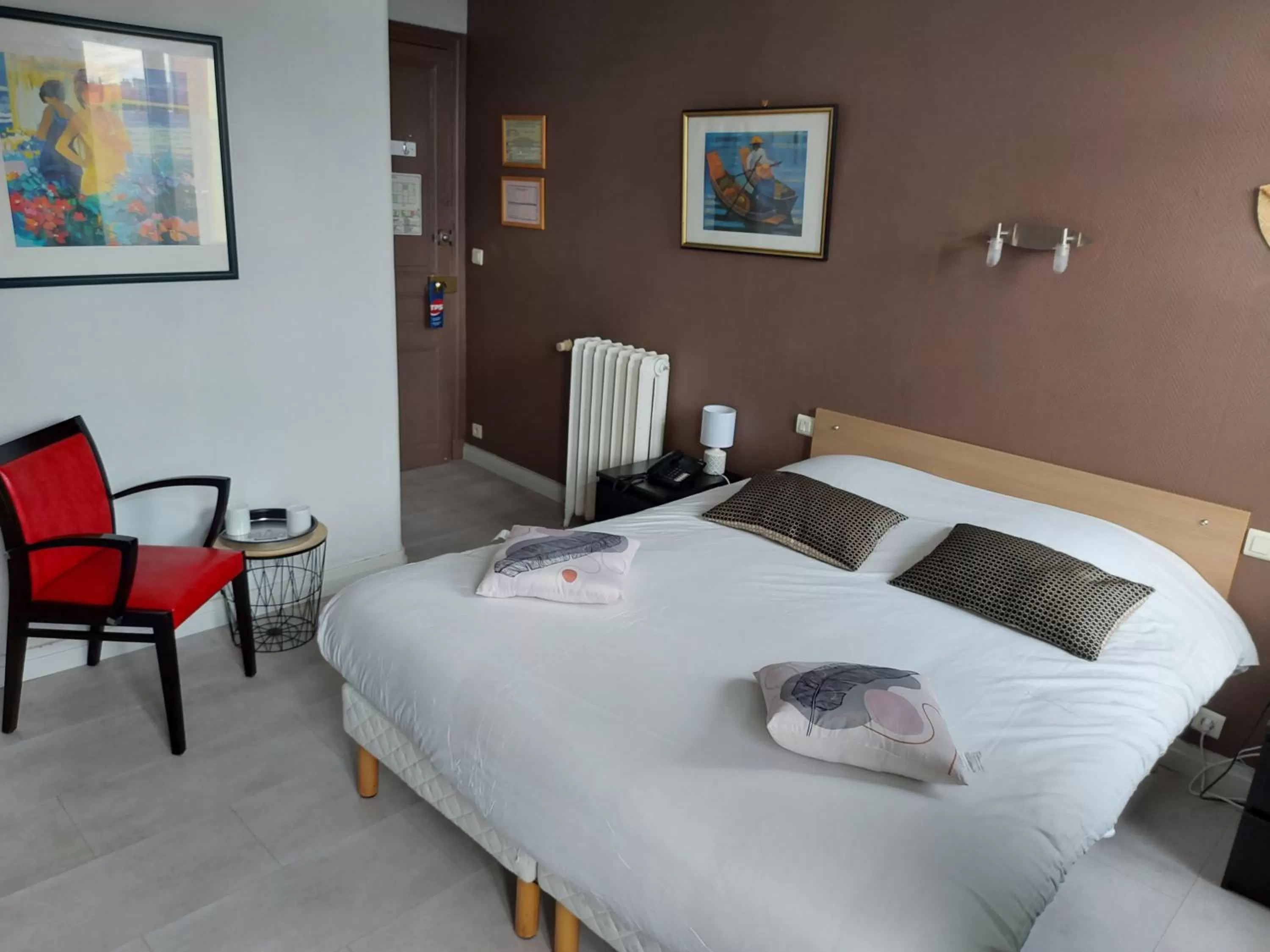 Bed in Hotel De La Paix