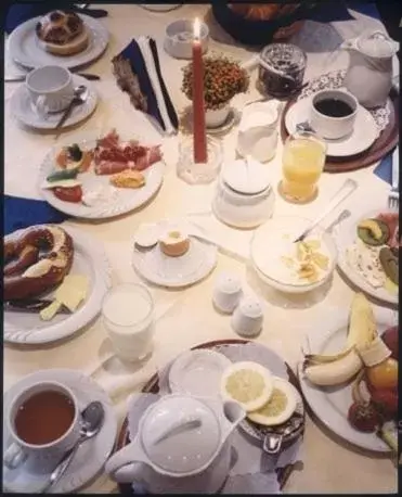 Food and drinks, Breakfast in Hotel Jedermann
