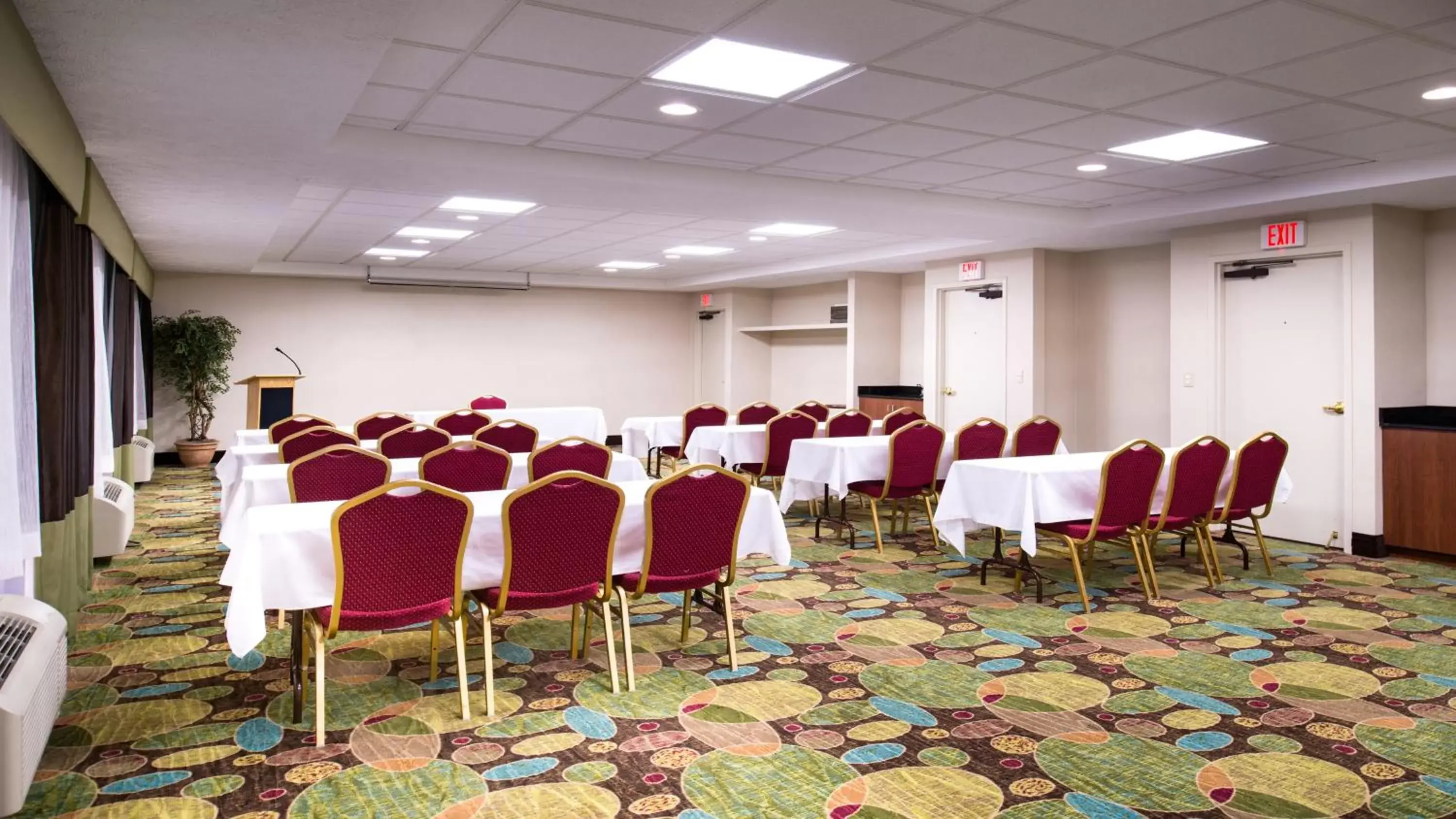Meeting/conference room in Holiday Inn Hotel & Suites Warren, an IHG Hotel