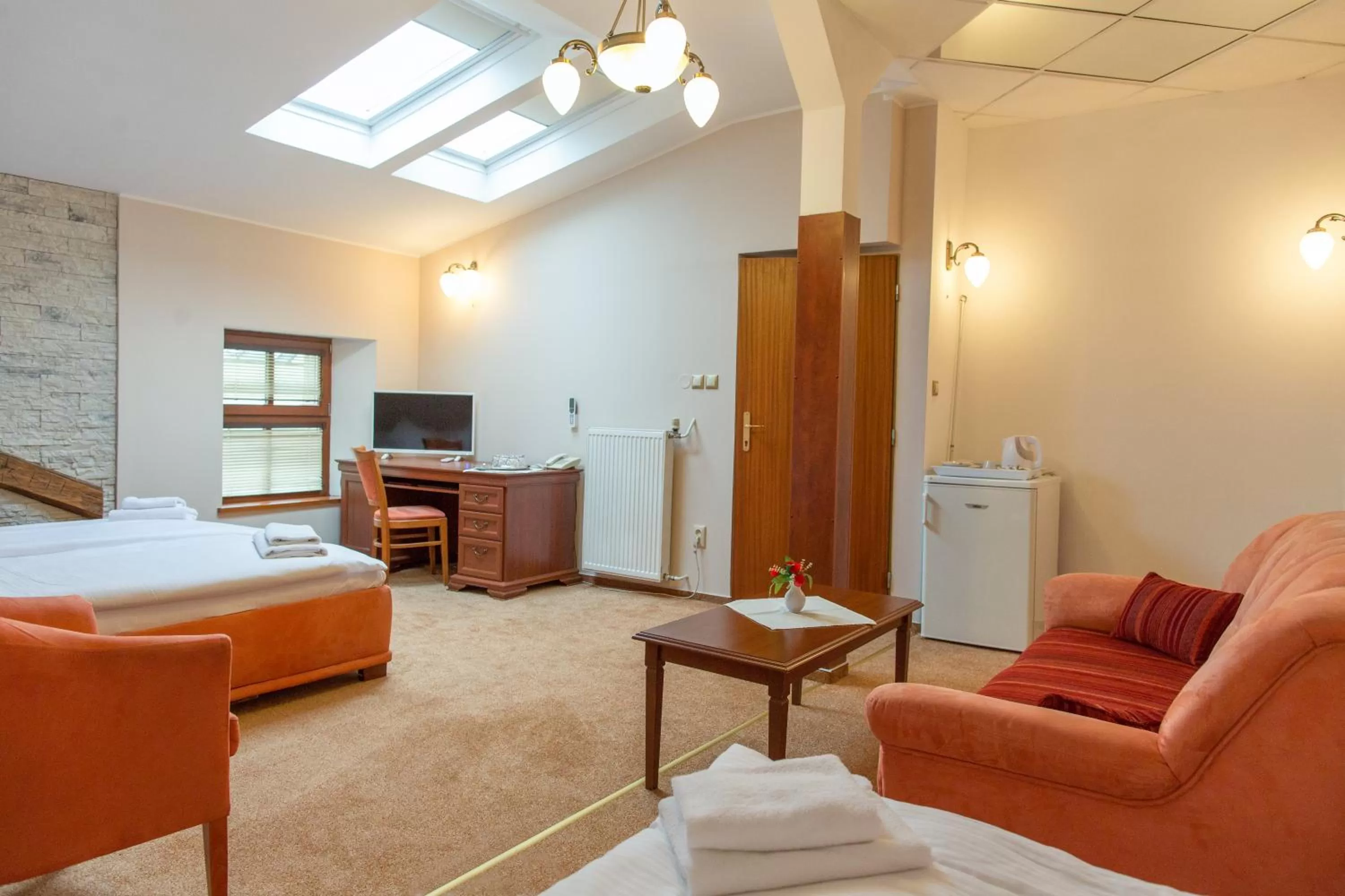 Living room, Bed in Hotel Grand