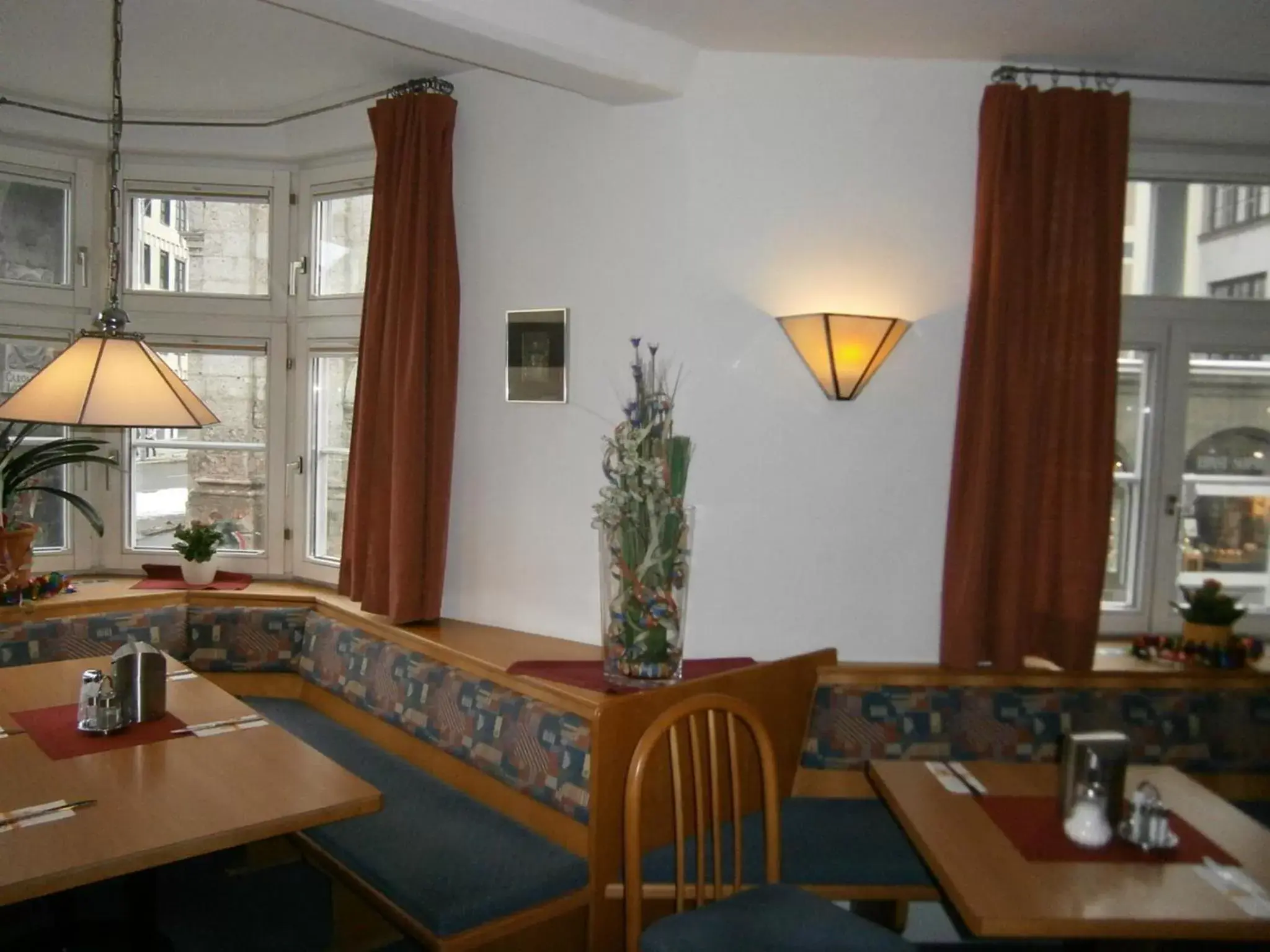 Restaurant/places to eat, Seating Area in Hotel Goldene Krone Innsbruck
