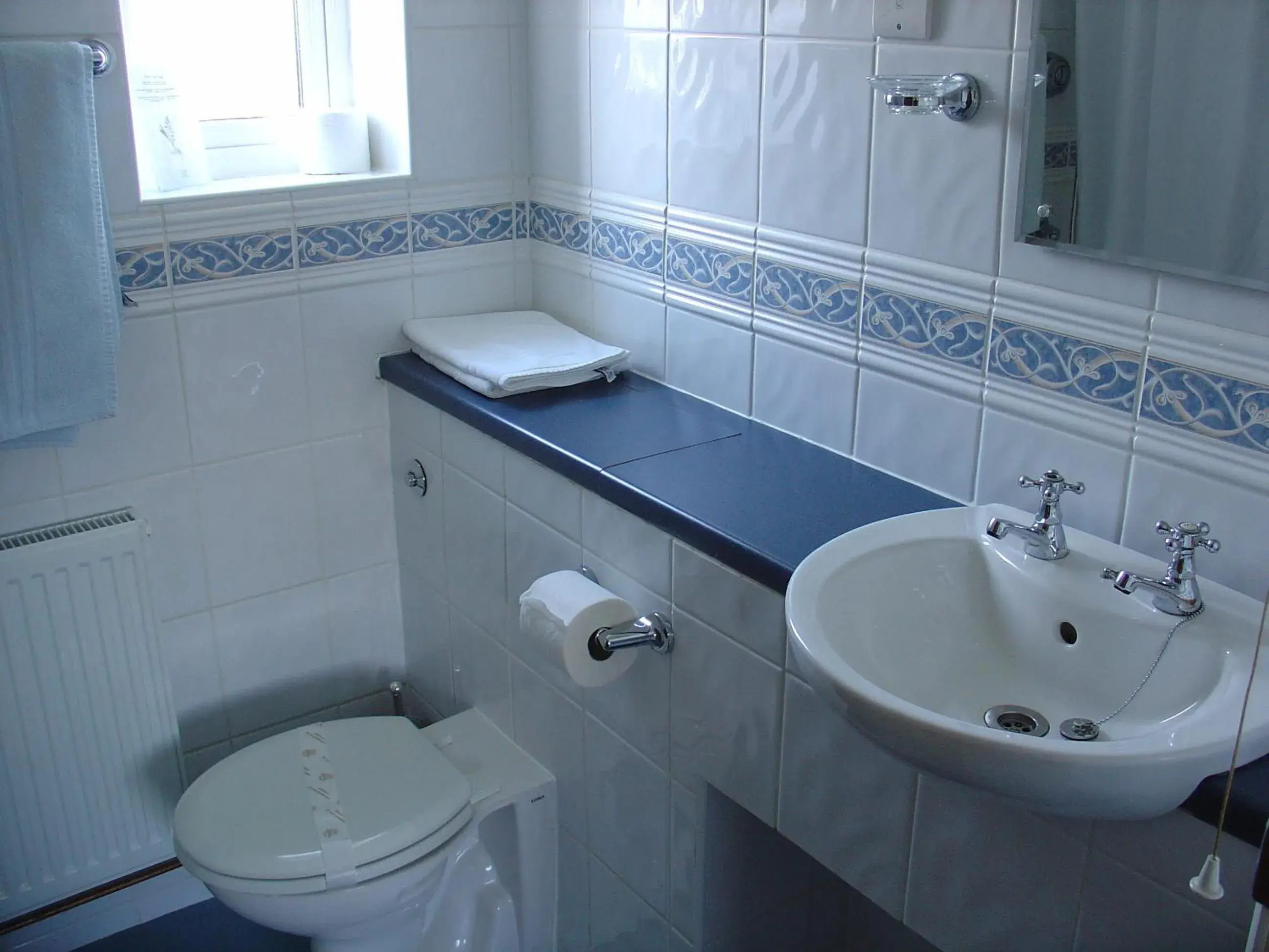 Bathroom in Halfway House Inn Country Lodge