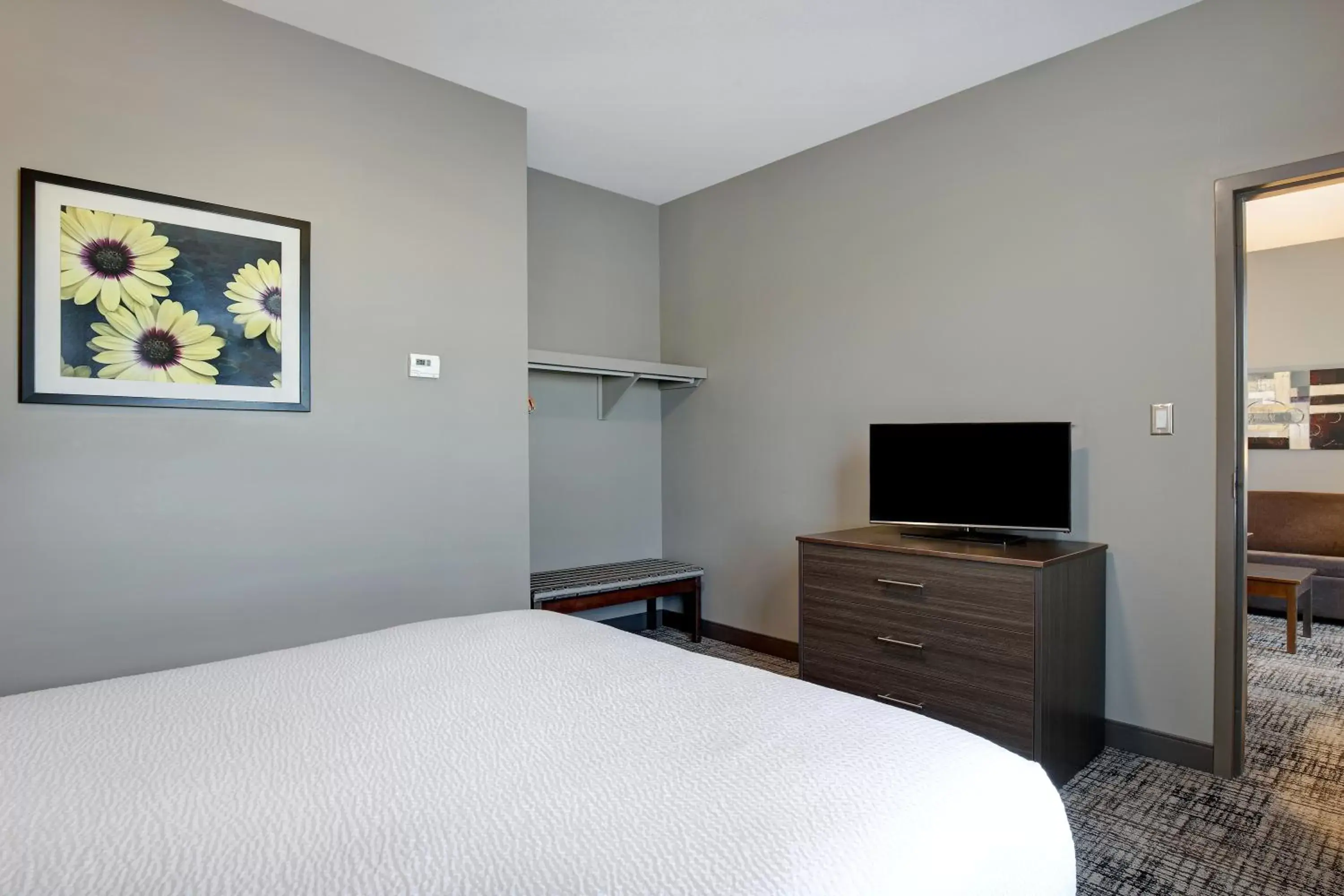 Bed in Days Inn & Suites by Wyndham Warman Legends Centre