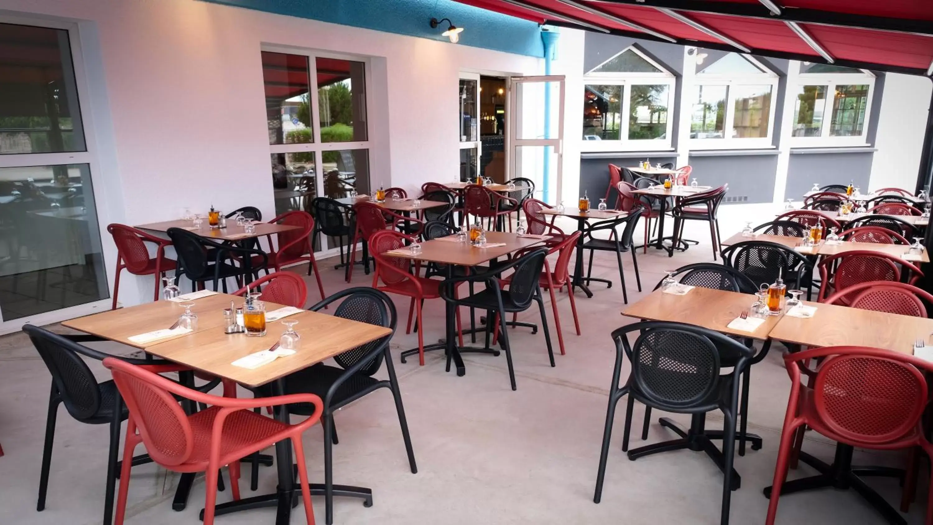 Patio, Restaurant/Places to Eat in Kyriad Direct Perpignan - Aeroport