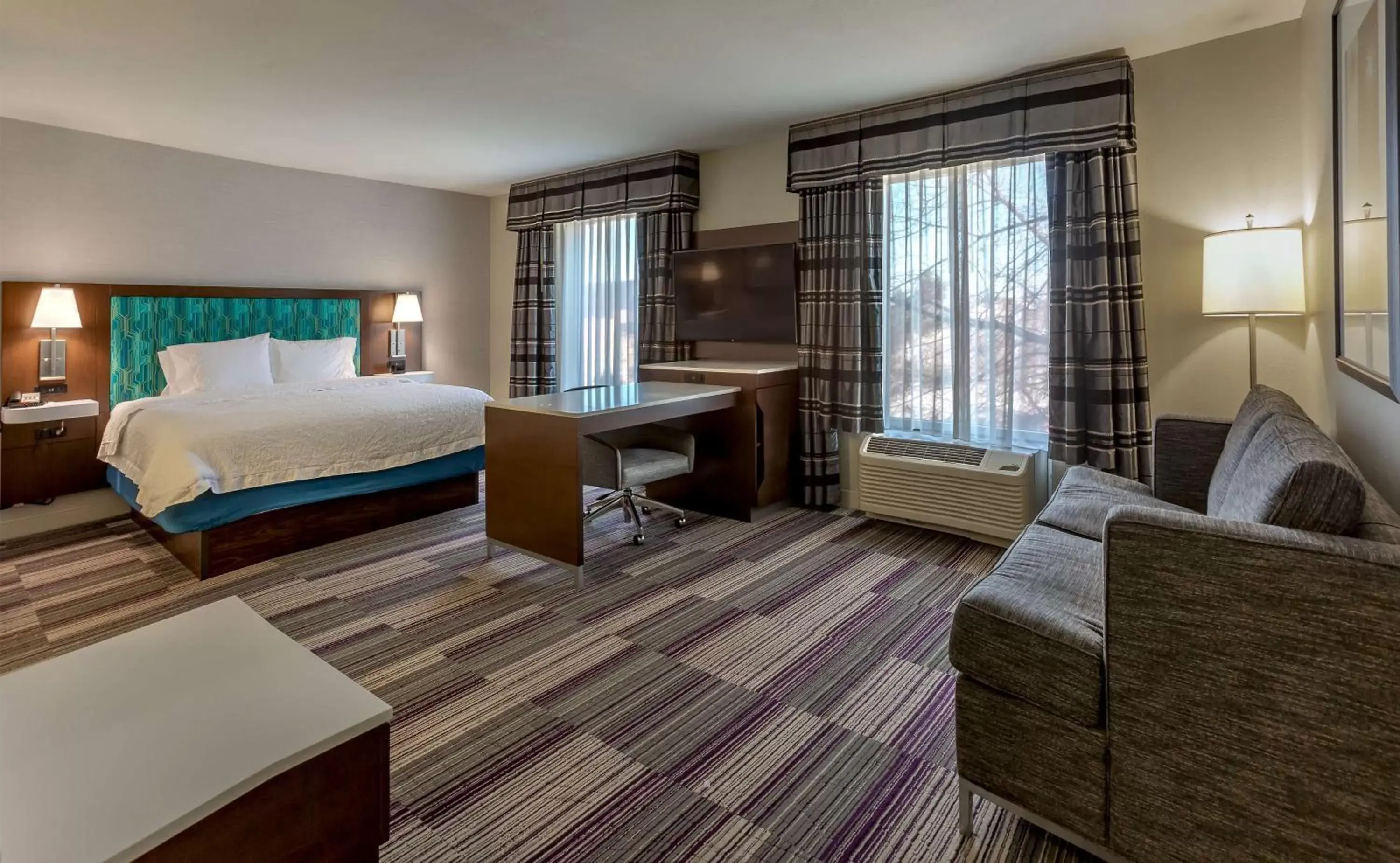 Bedroom in Hampton Inn & Suites Chicago Southland-Matteson
