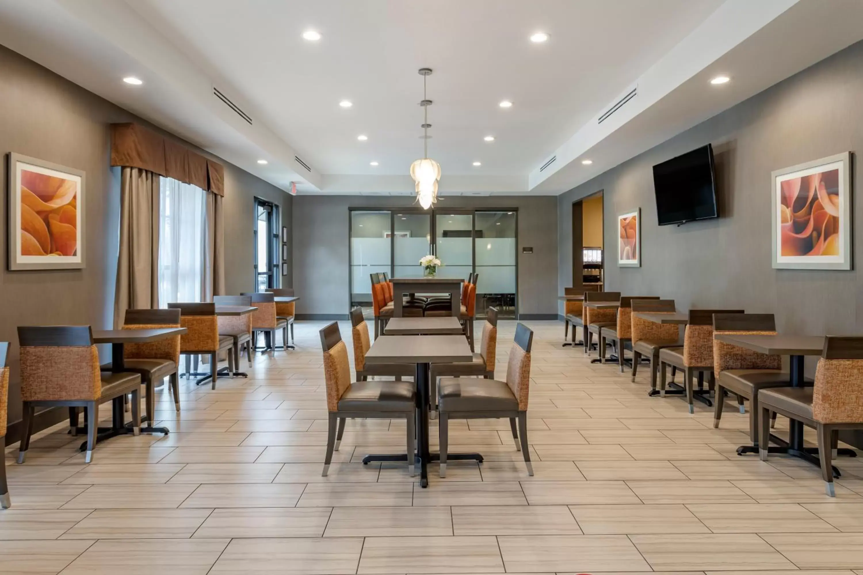 Restaurant/Places to Eat in Comfort Suites Northwest Houston At Beltway 8
