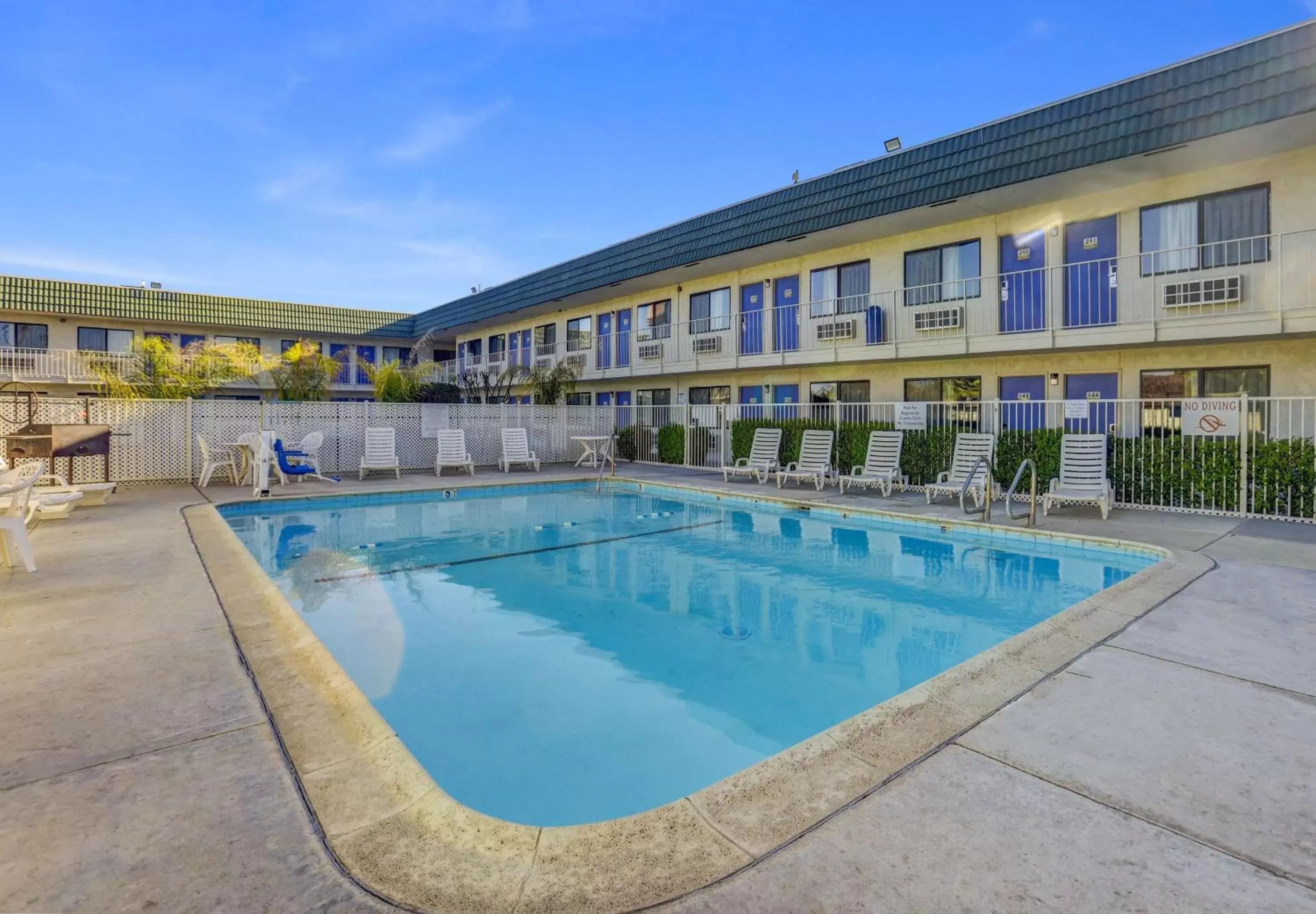 Activities, Swimming Pool in Motel 6-King City, CA