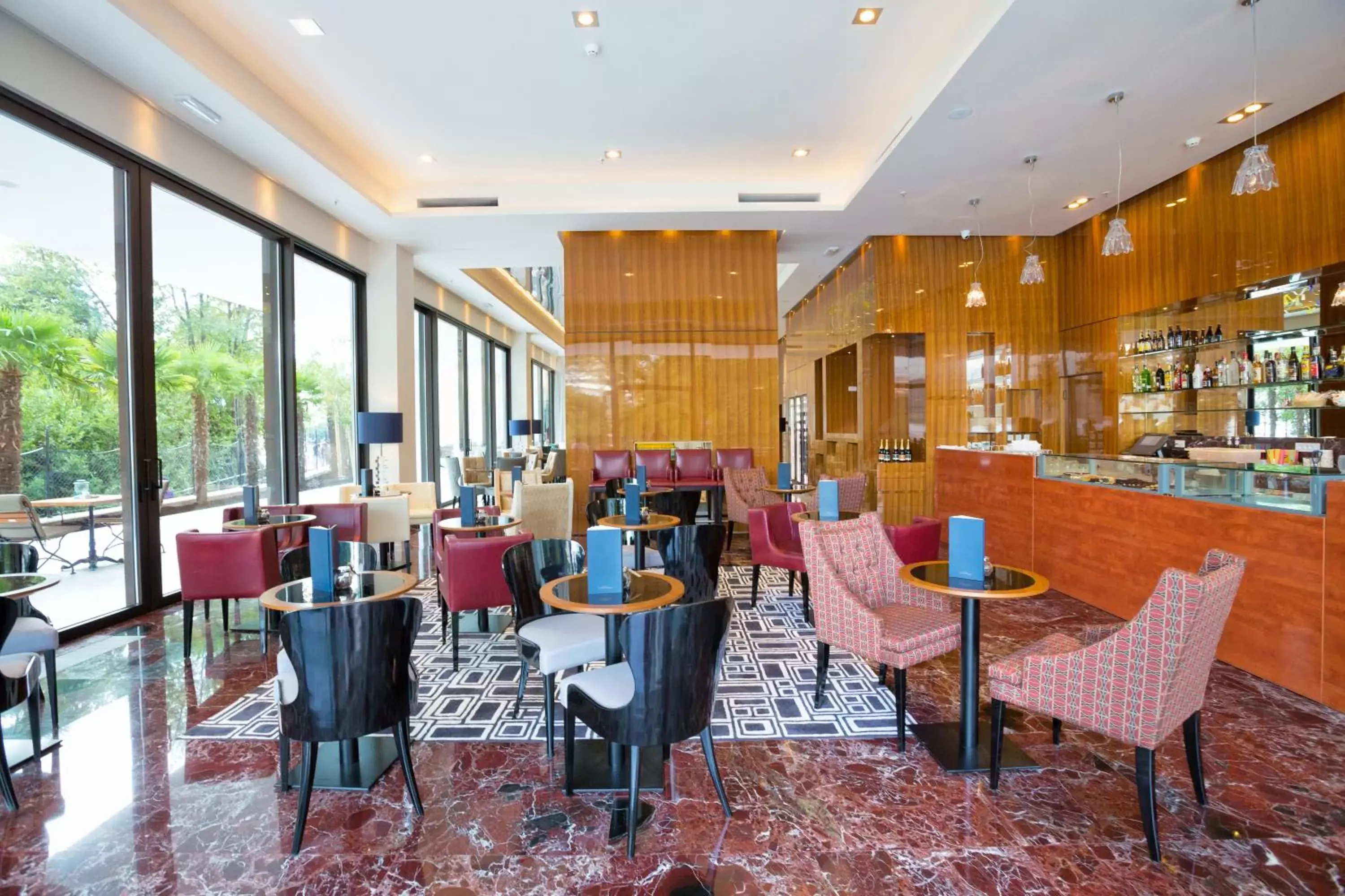 Lounge or bar, Restaurant/Places to Eat in Amadria Park Hotel Royal