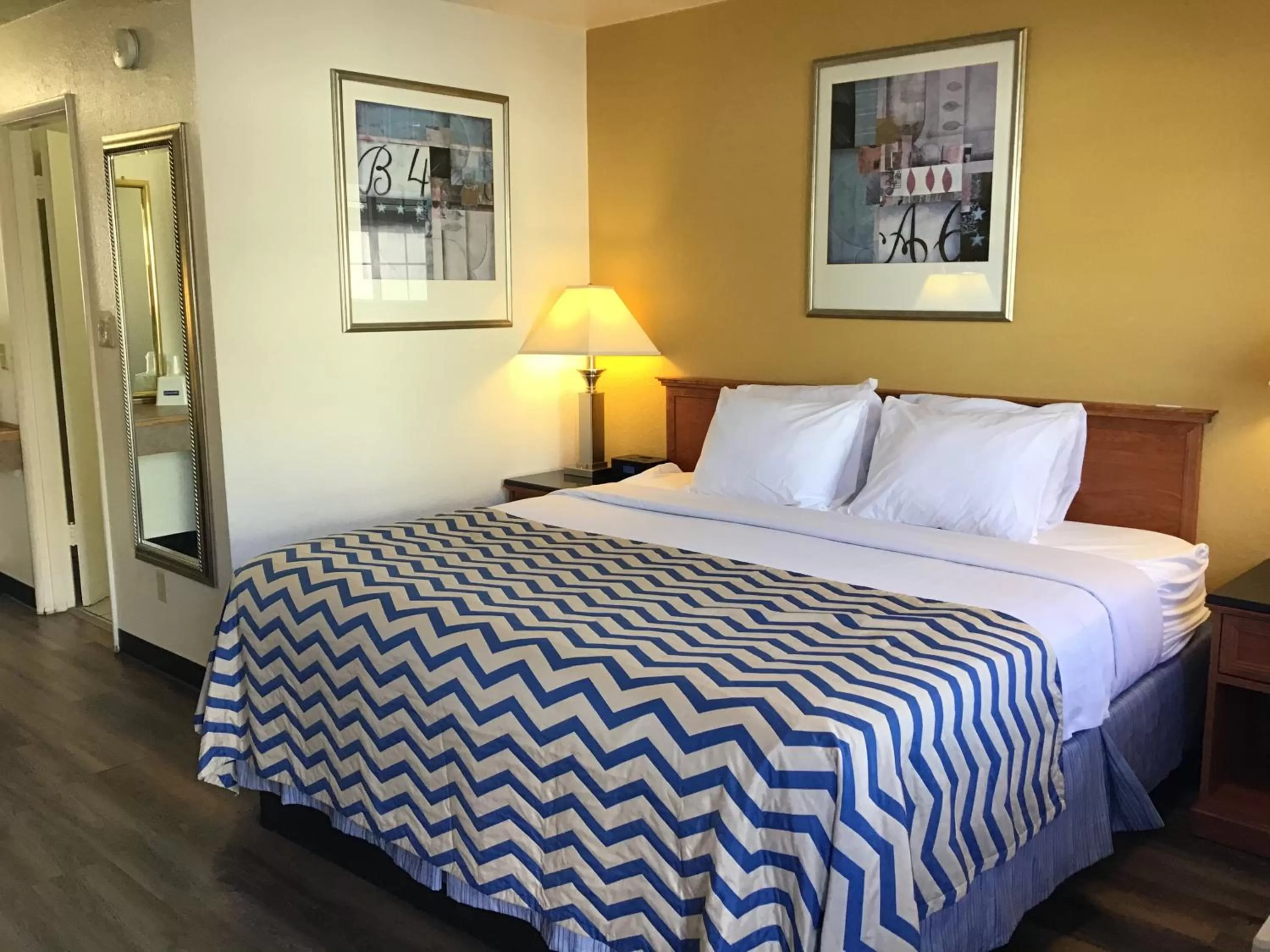 Photo of the whole room, Bed in Travelodge by Wyndham Pendleton OR