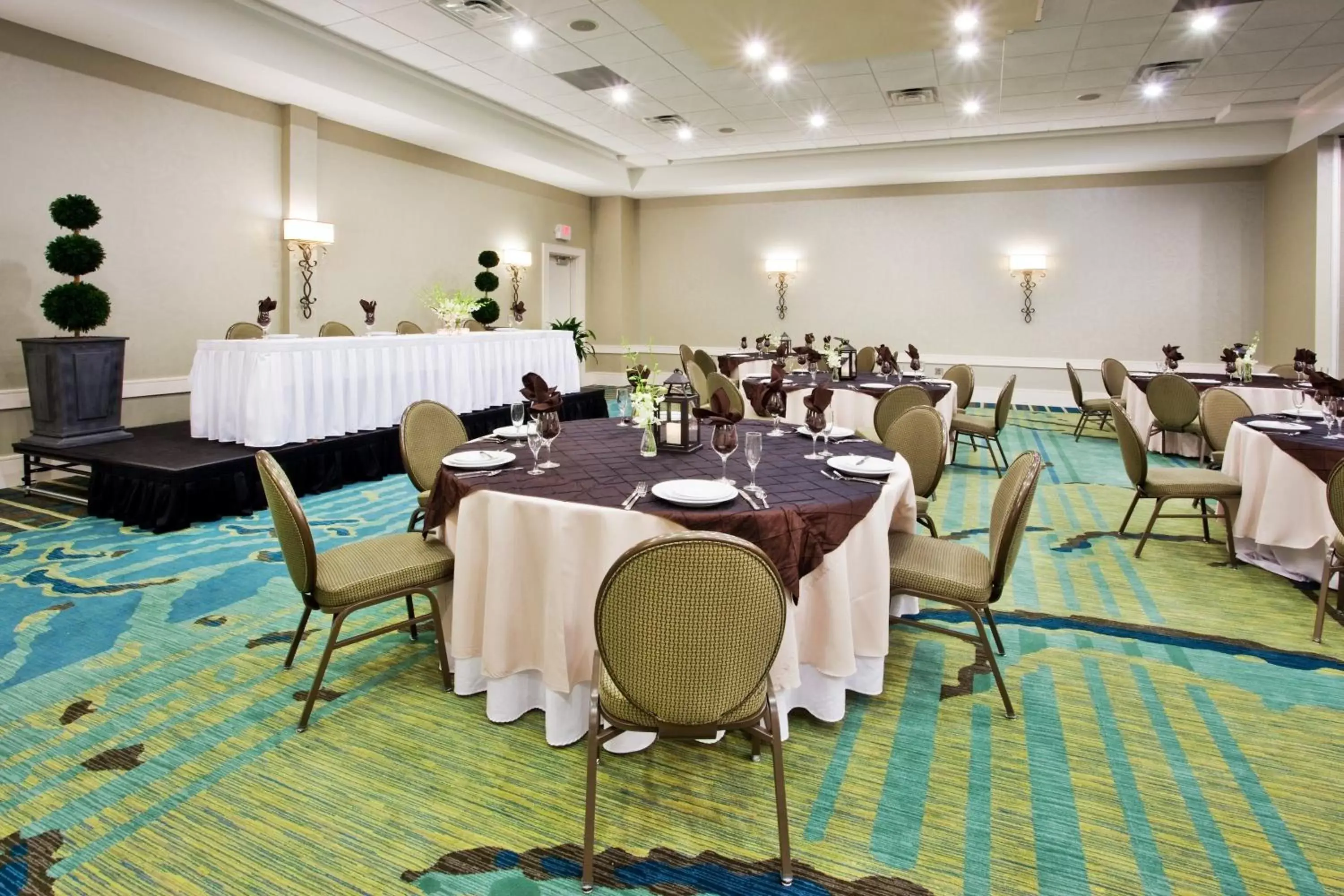 Meeting/conference room in Crowne Plaza Charleston, an IHG Hotel