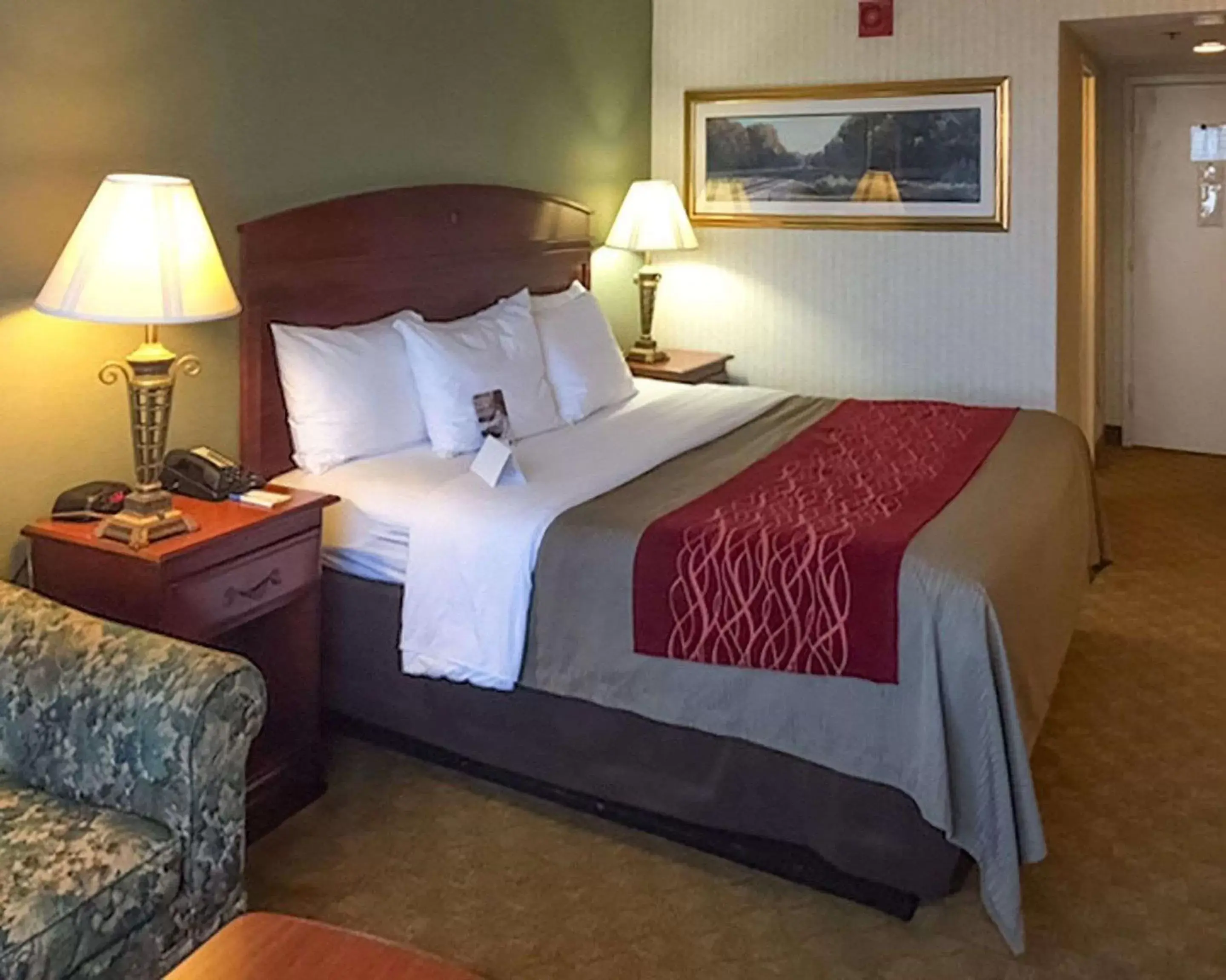 Photo of the whole room, Bed in Comfort Inn Springfield