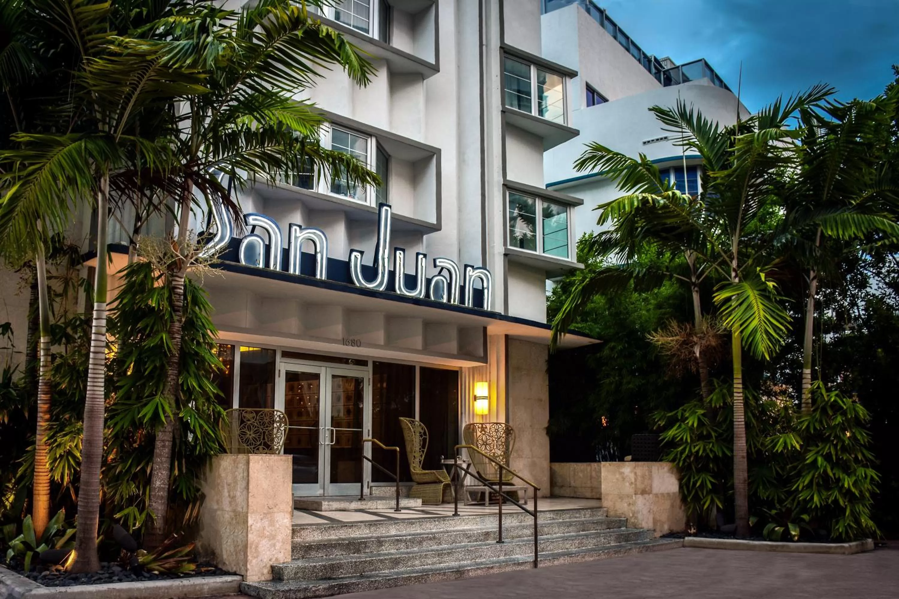 Property building in San Juan Hotel Miami Beach