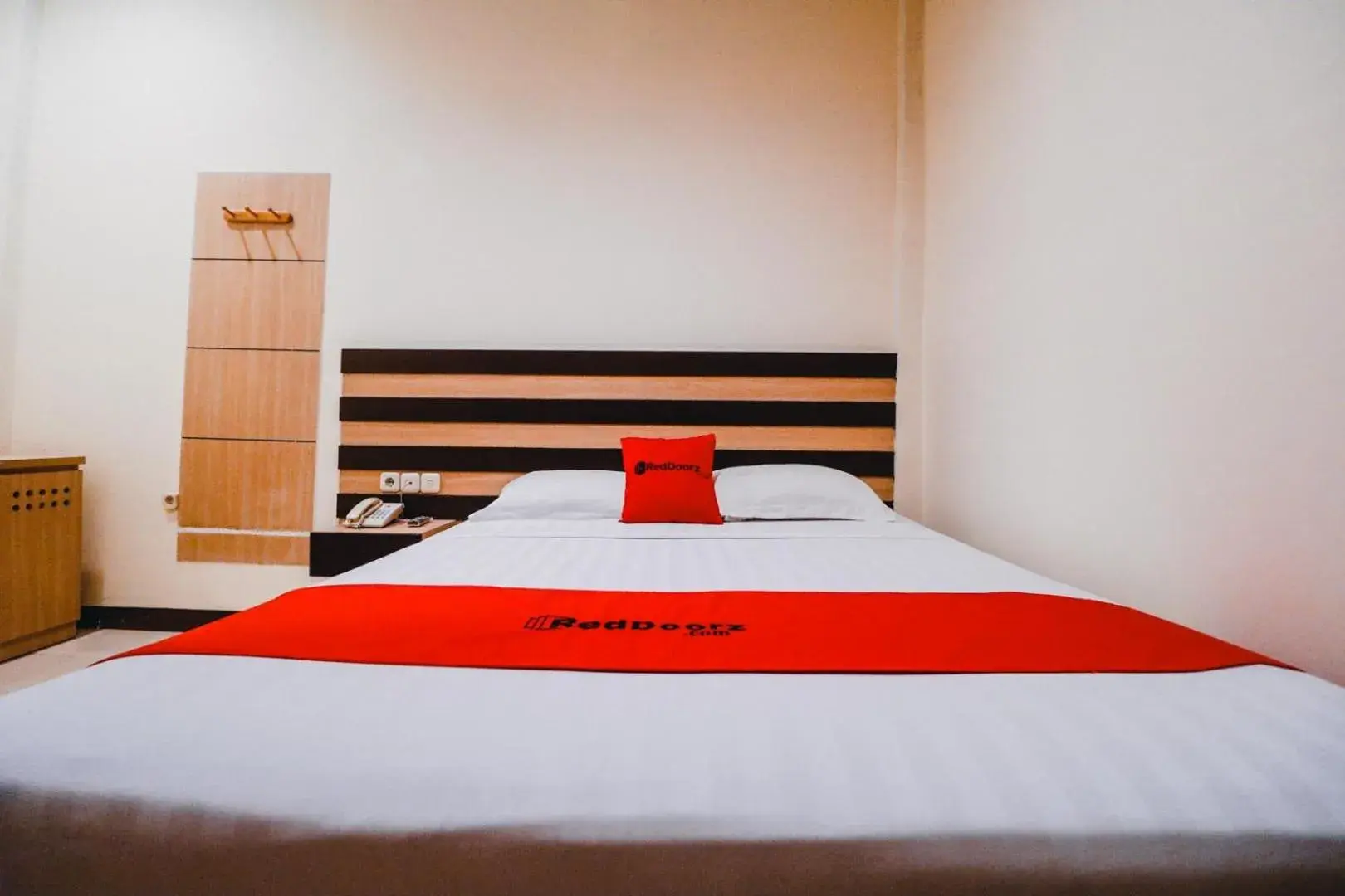 Bedroom, Bed in Reddoorz Plus near Makassar Town Square