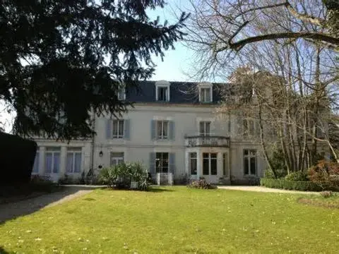 Property Building in Hôtel Les Maréchaux