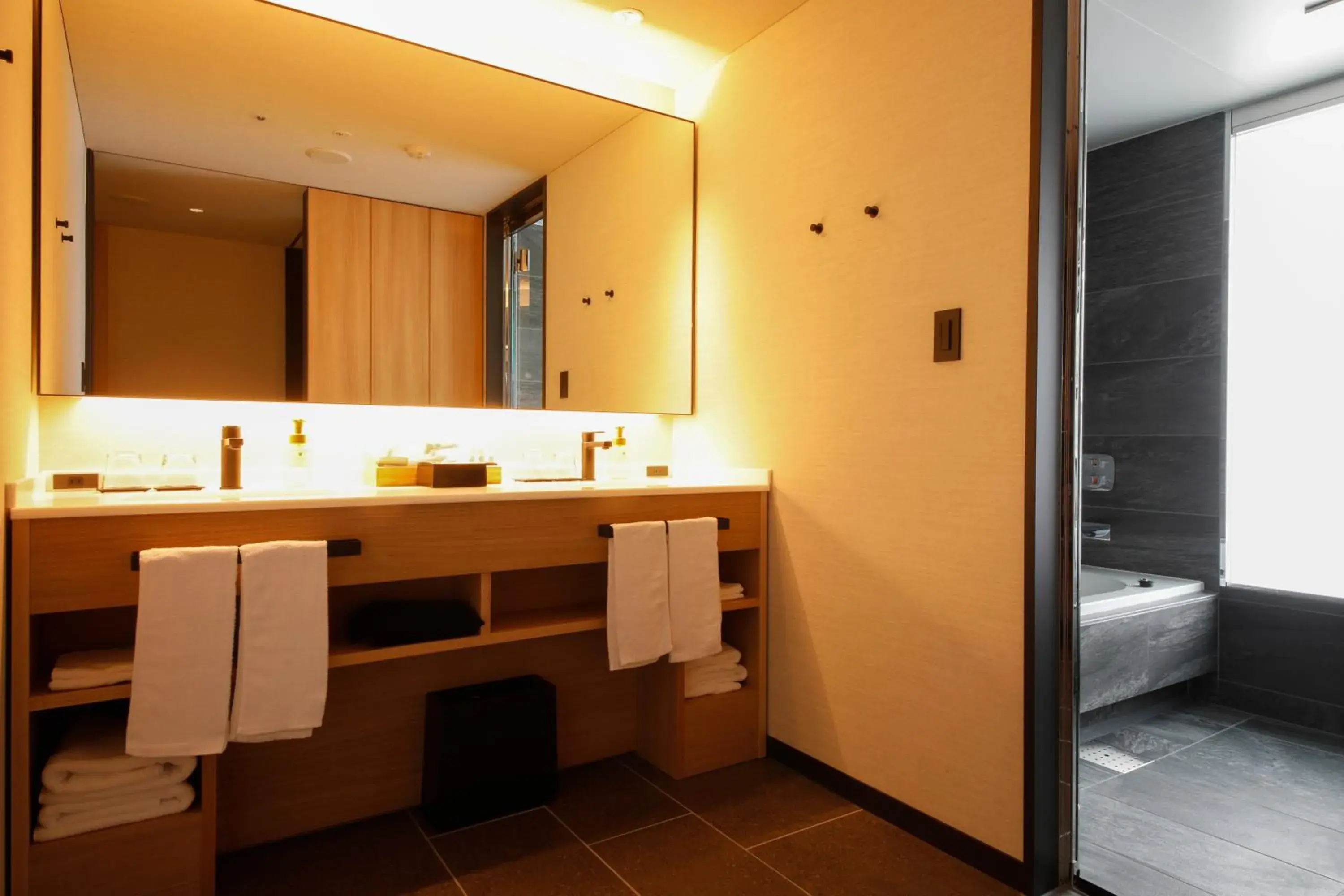 Premiere Suite Twin Room with Tatami Area - single occupancy - (New) Orinkaku Wing - Non Smoking in Takayama Green Hotel