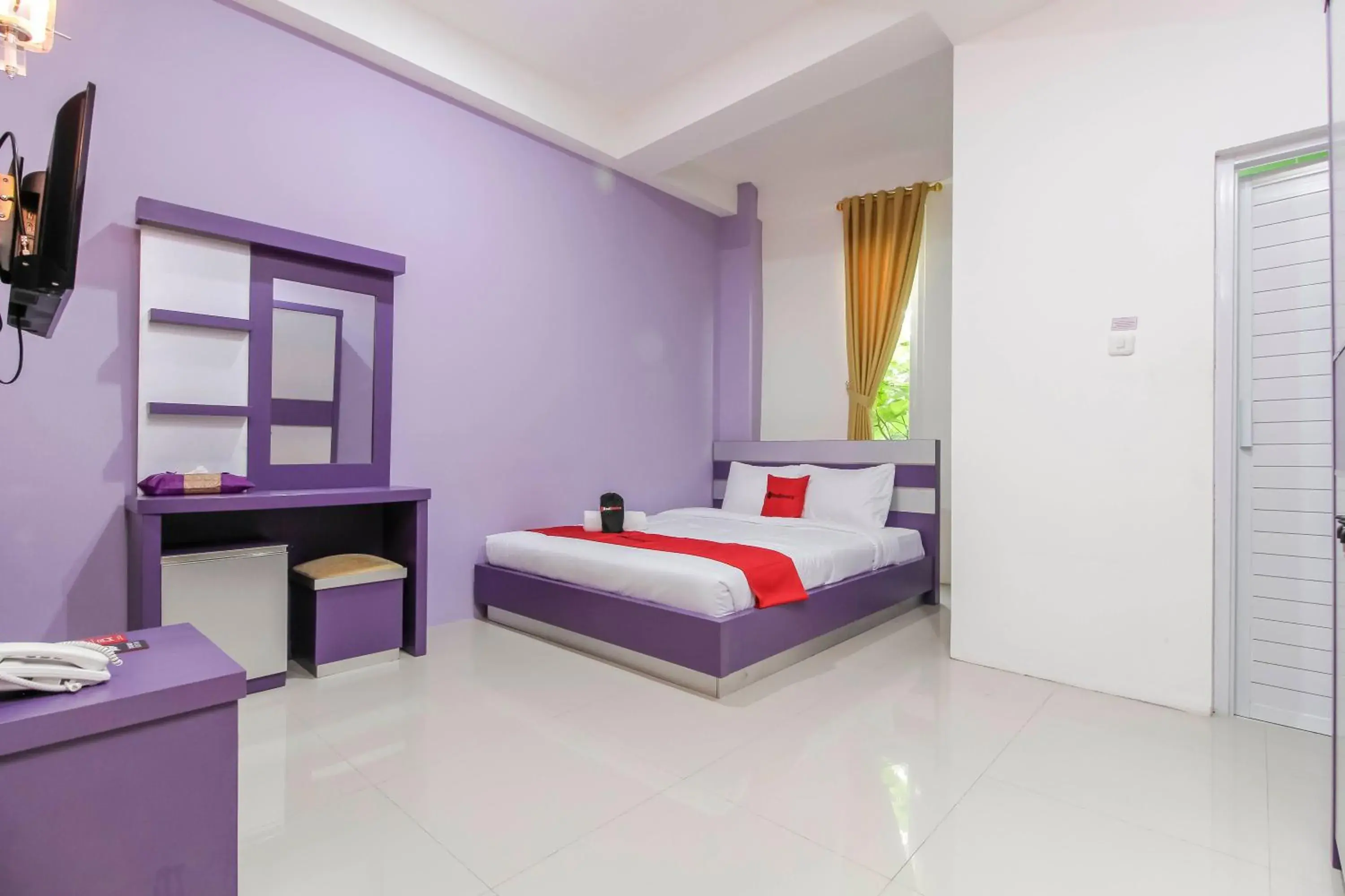 Bedroom in RedDoorz Plus near Stasiun Bekasi