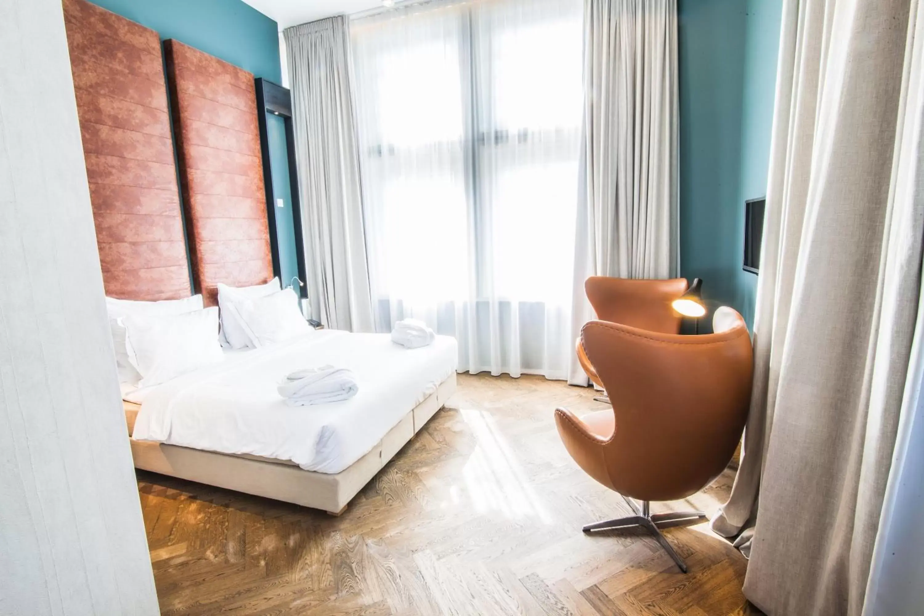 Photo of the whole room, Bed in Hotel De Hallen