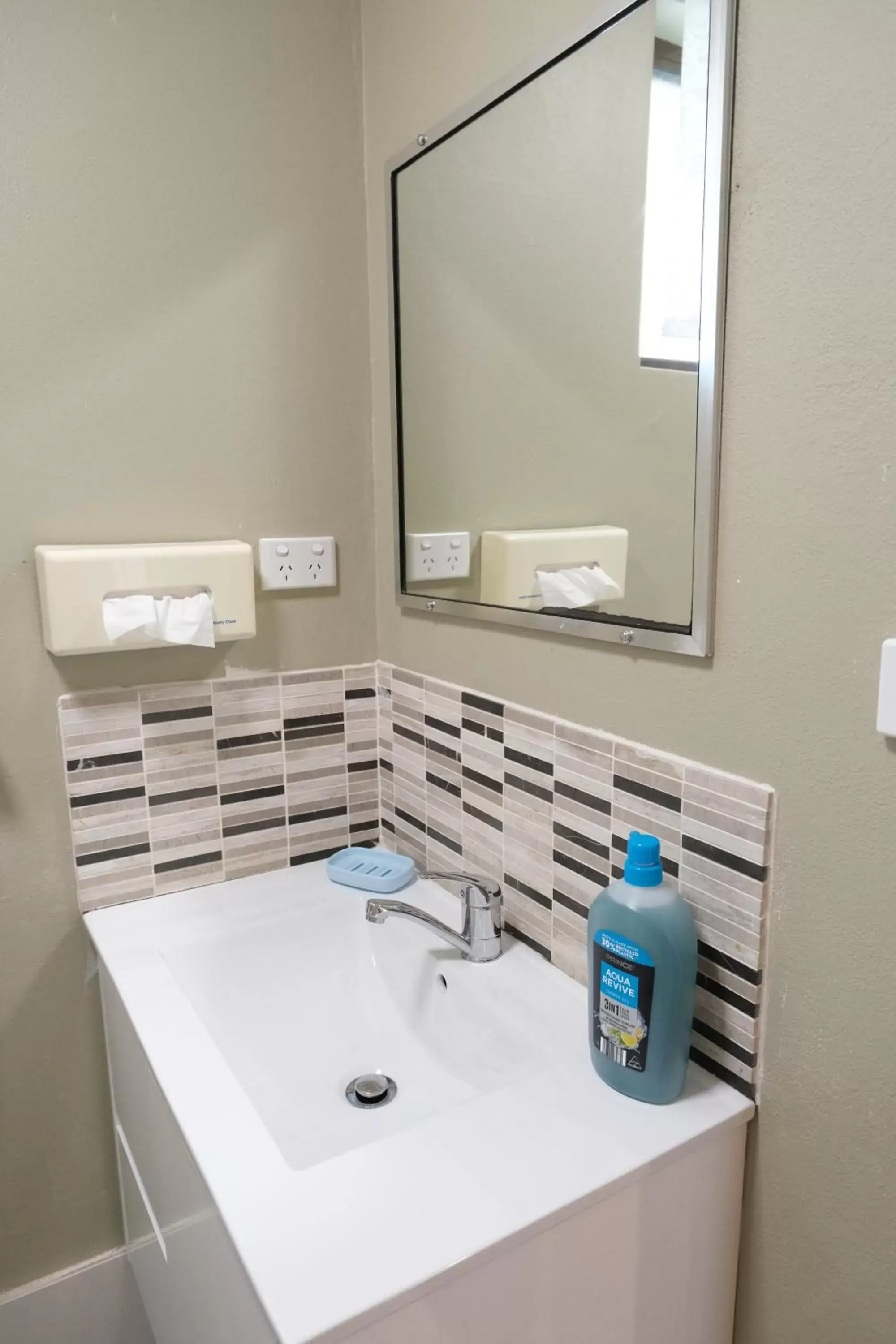 Toilet, Bathroom in Sapphire Palms Motel