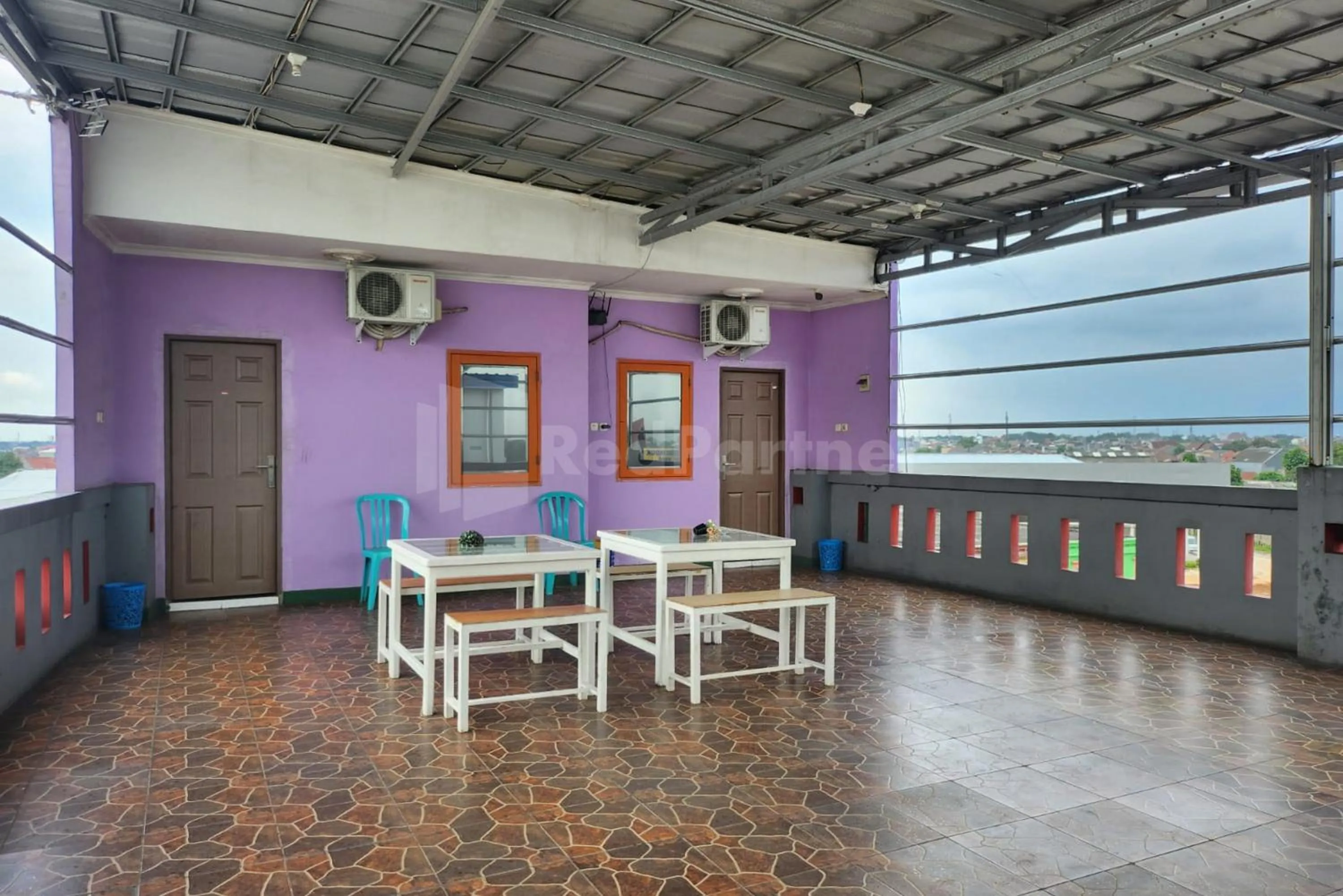 Property building in OYO 1319 Puspita Guesthouse