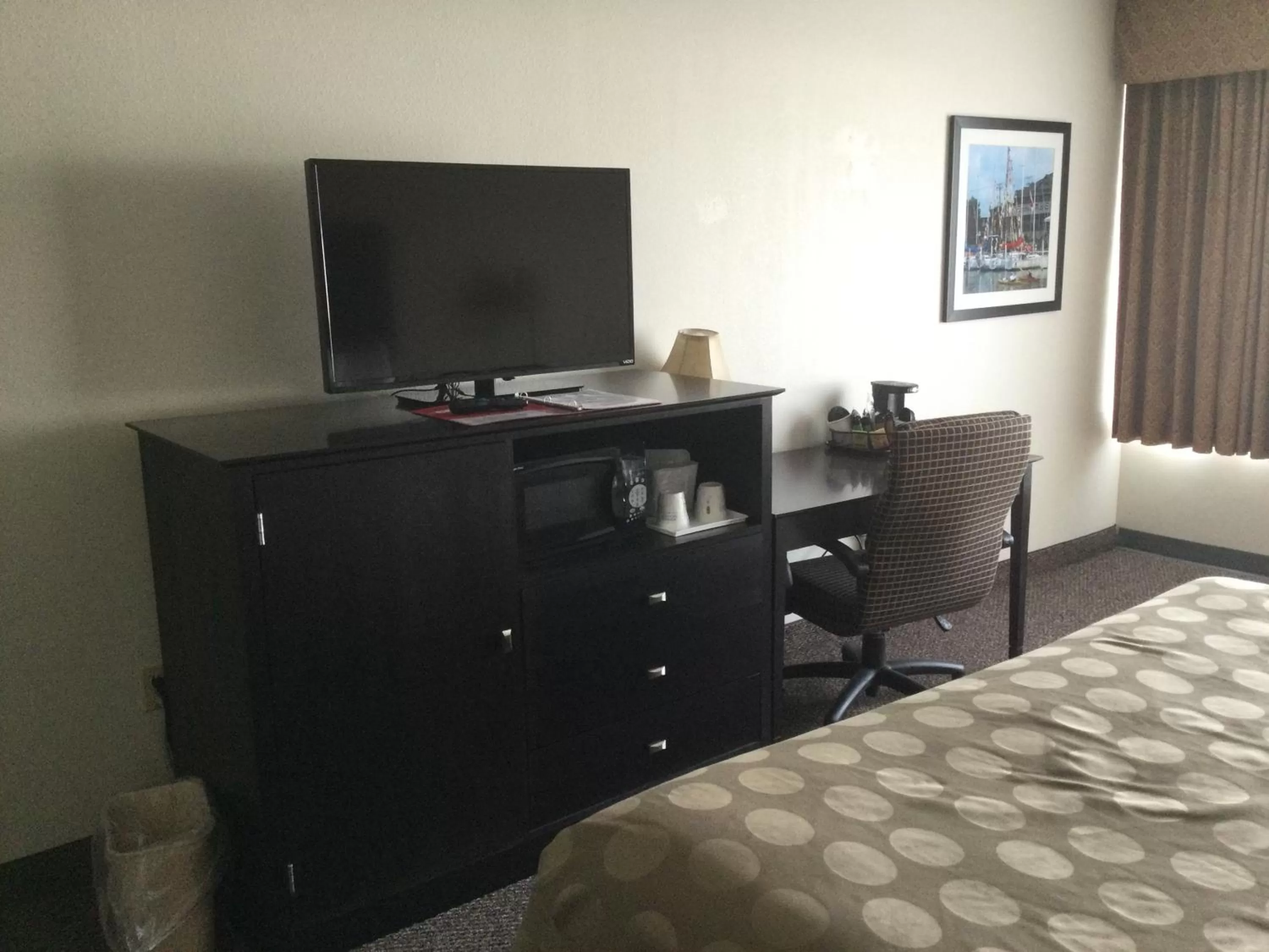 Bed in Ramada by Wyndham Grayling Hotel & Conference Center
