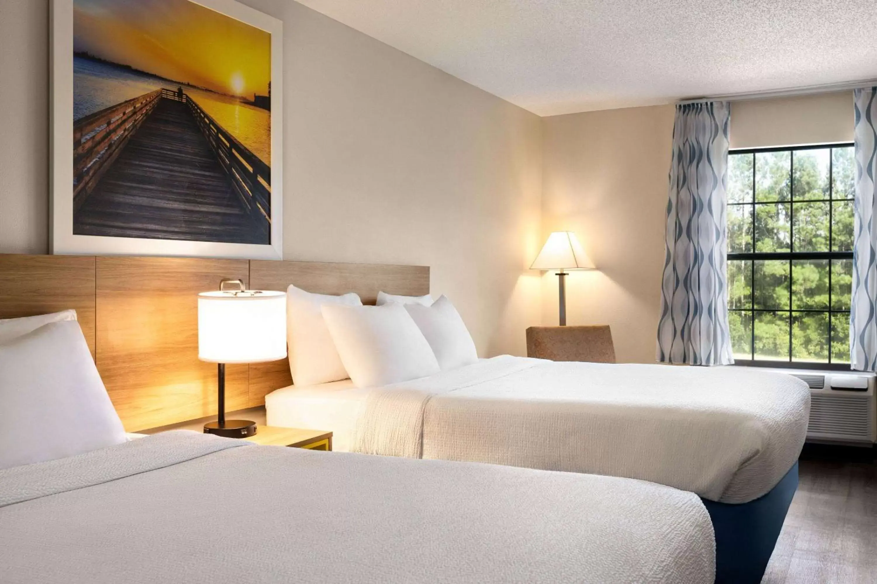 Photo of the whole room, Bed in Days Inn by Wyndham Shallotte
