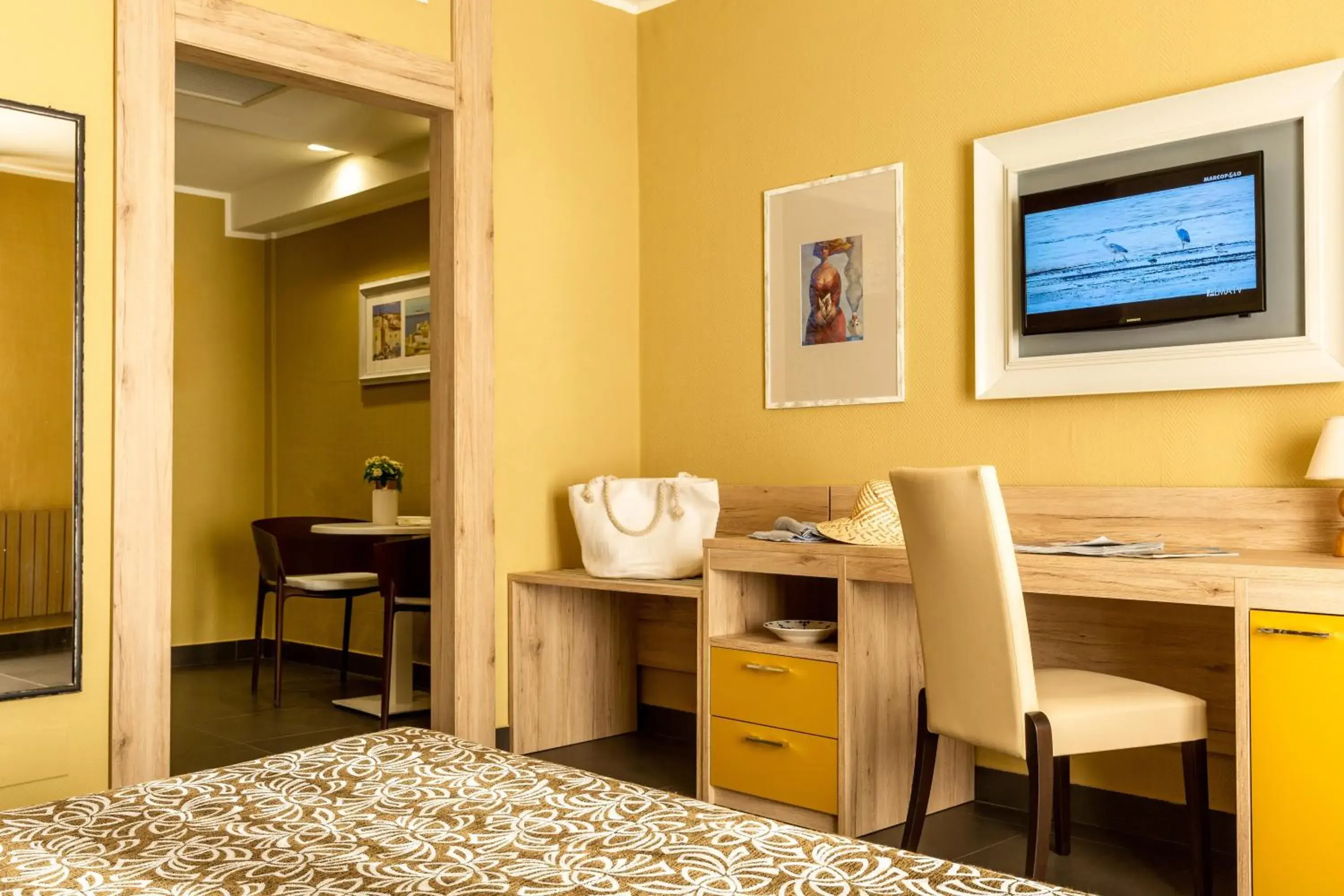 Bathroom, TV/Entertainment Center in Park Hotel Residence