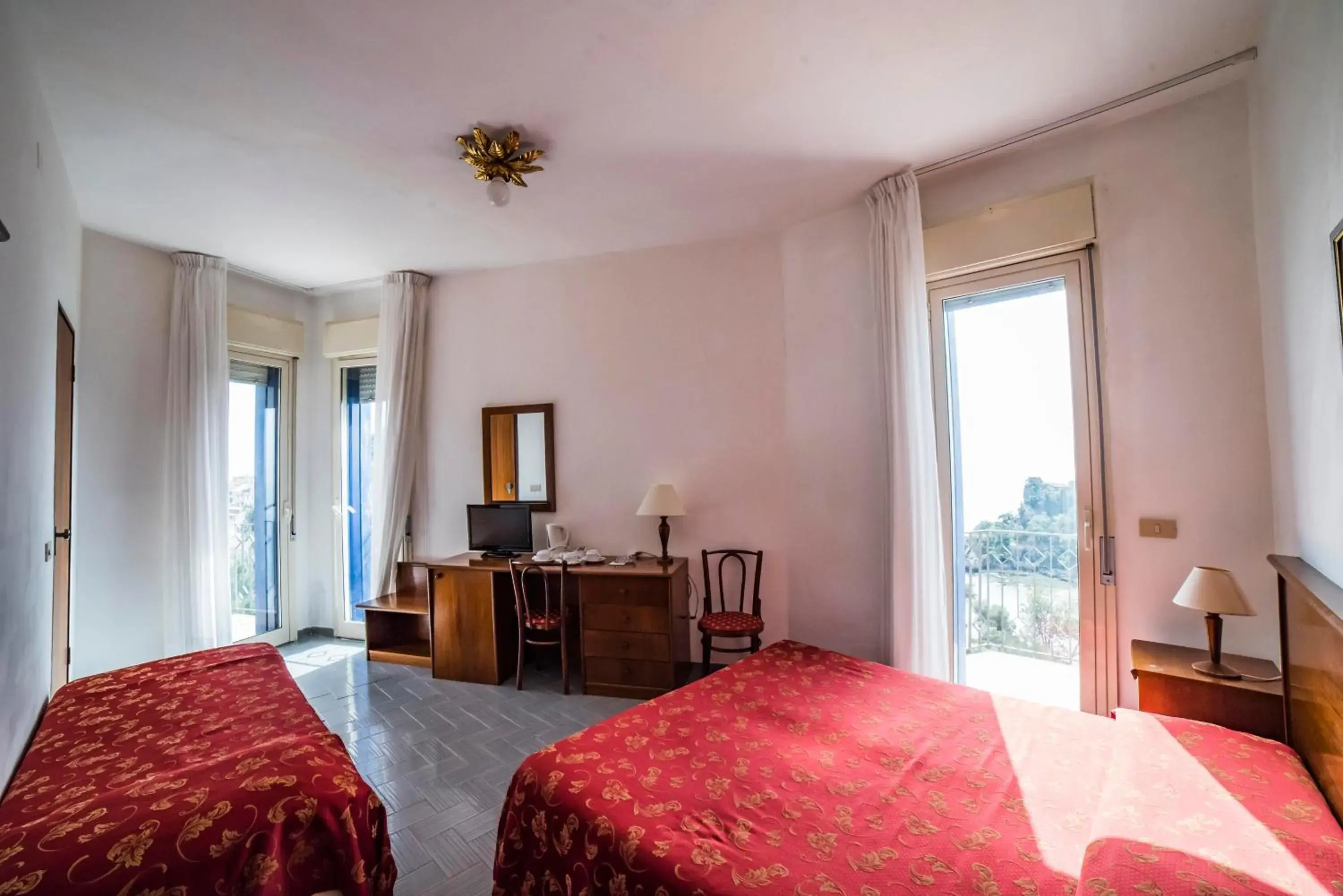 Photo of the whole room, Room Photo in Hotel Isola Bella