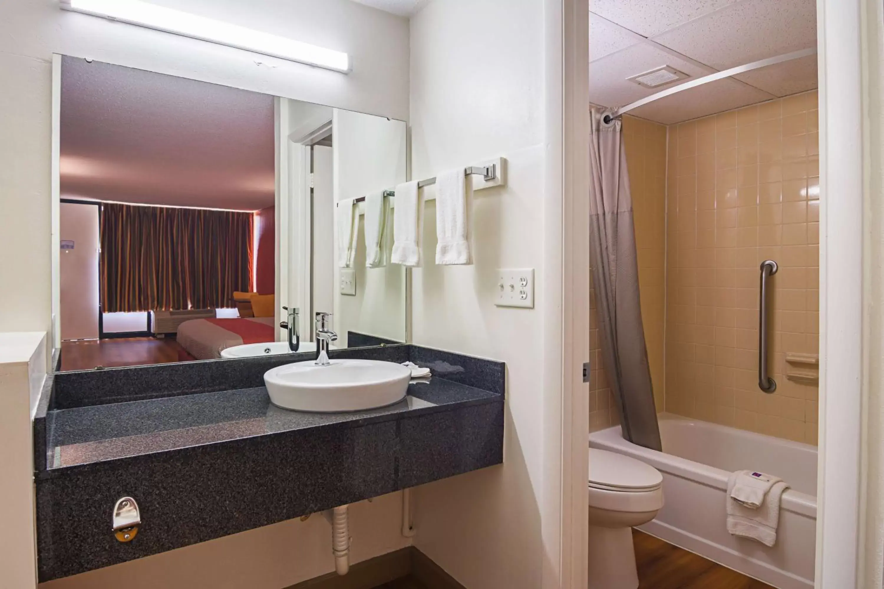Shower, Bathroom in Motel 6-Cleveland, TN