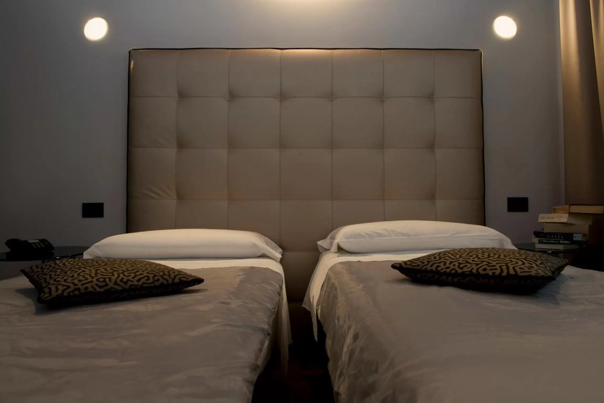 Decorative detail, Bed in Relais Forus Inn