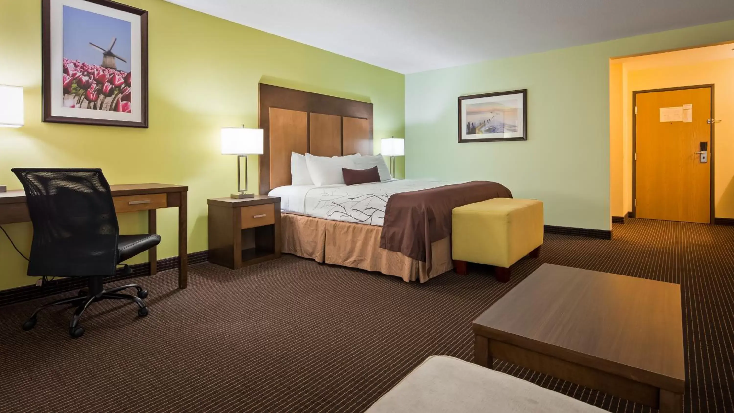 Bedroom, Bed in Best Western Plus Holland Inn & Suites