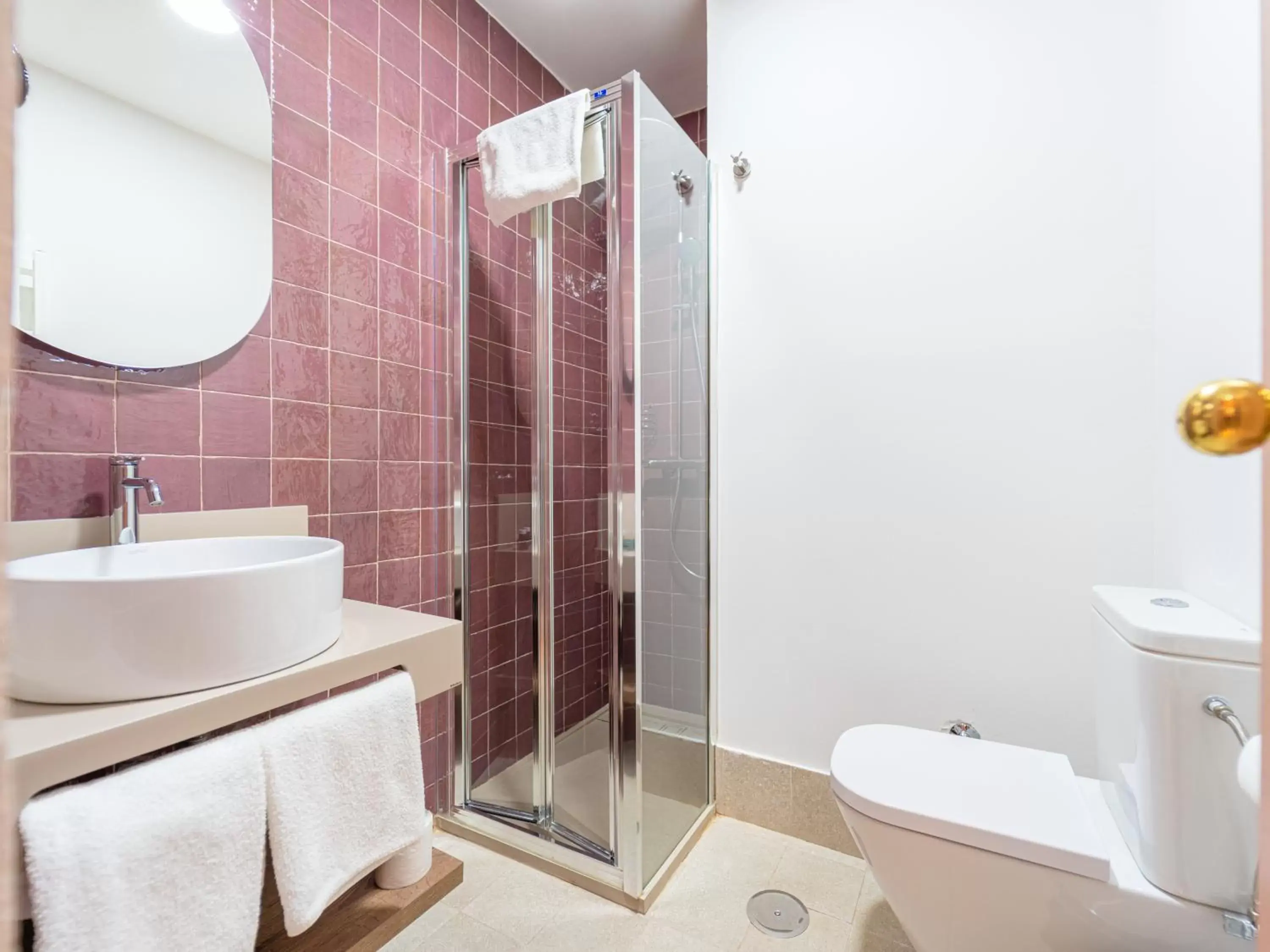 Shower, Bathroom in U-Sense Granada Centro