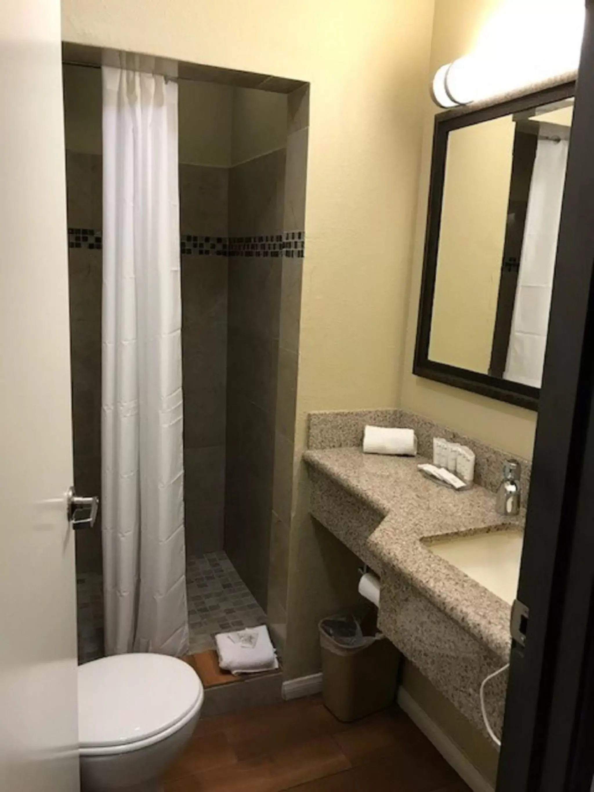 Twin Room in Berkshire Motor Hotel Twin Room in Berkshire Motor Hotel