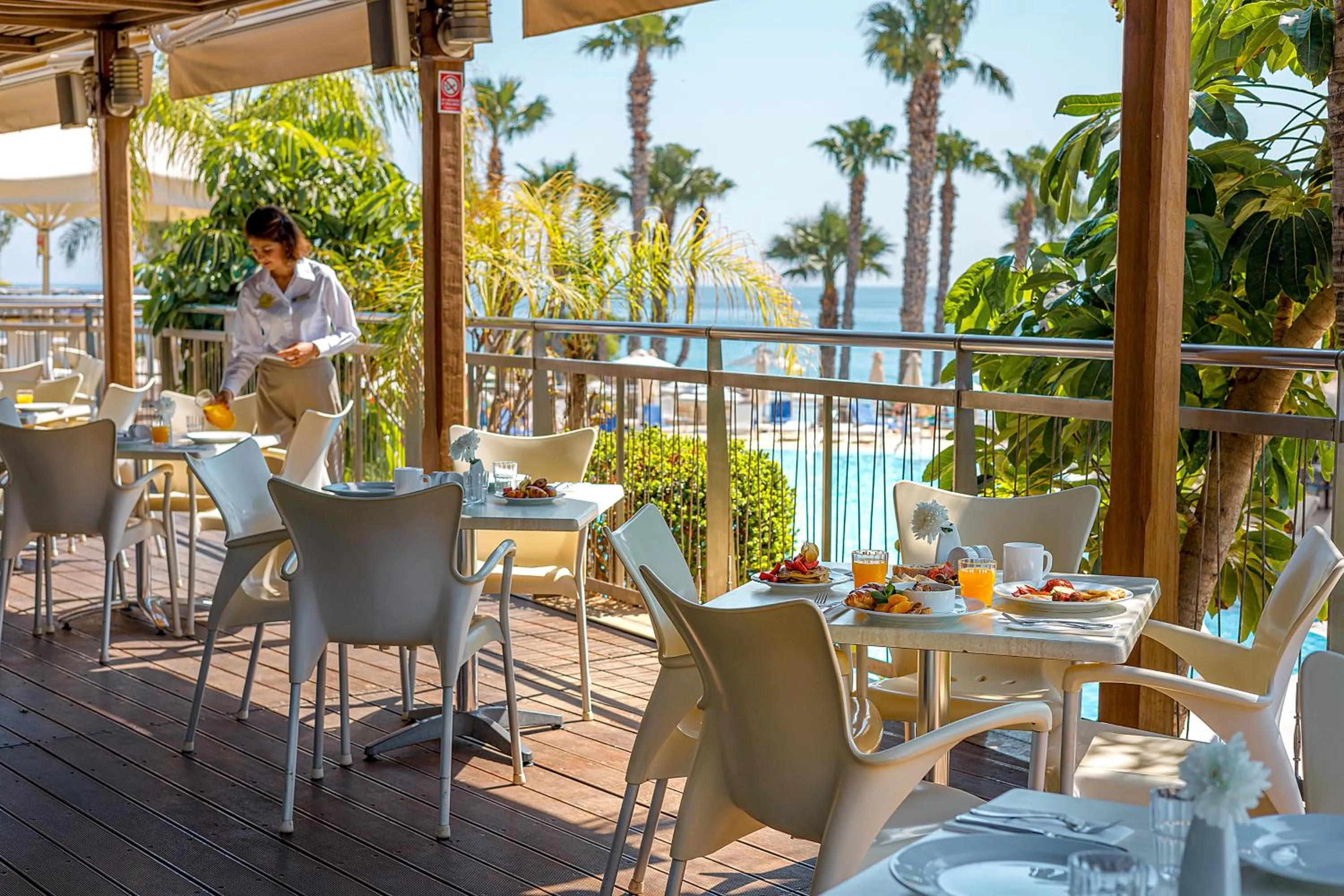 Restaurant/places to eat in Louis Althea Beach