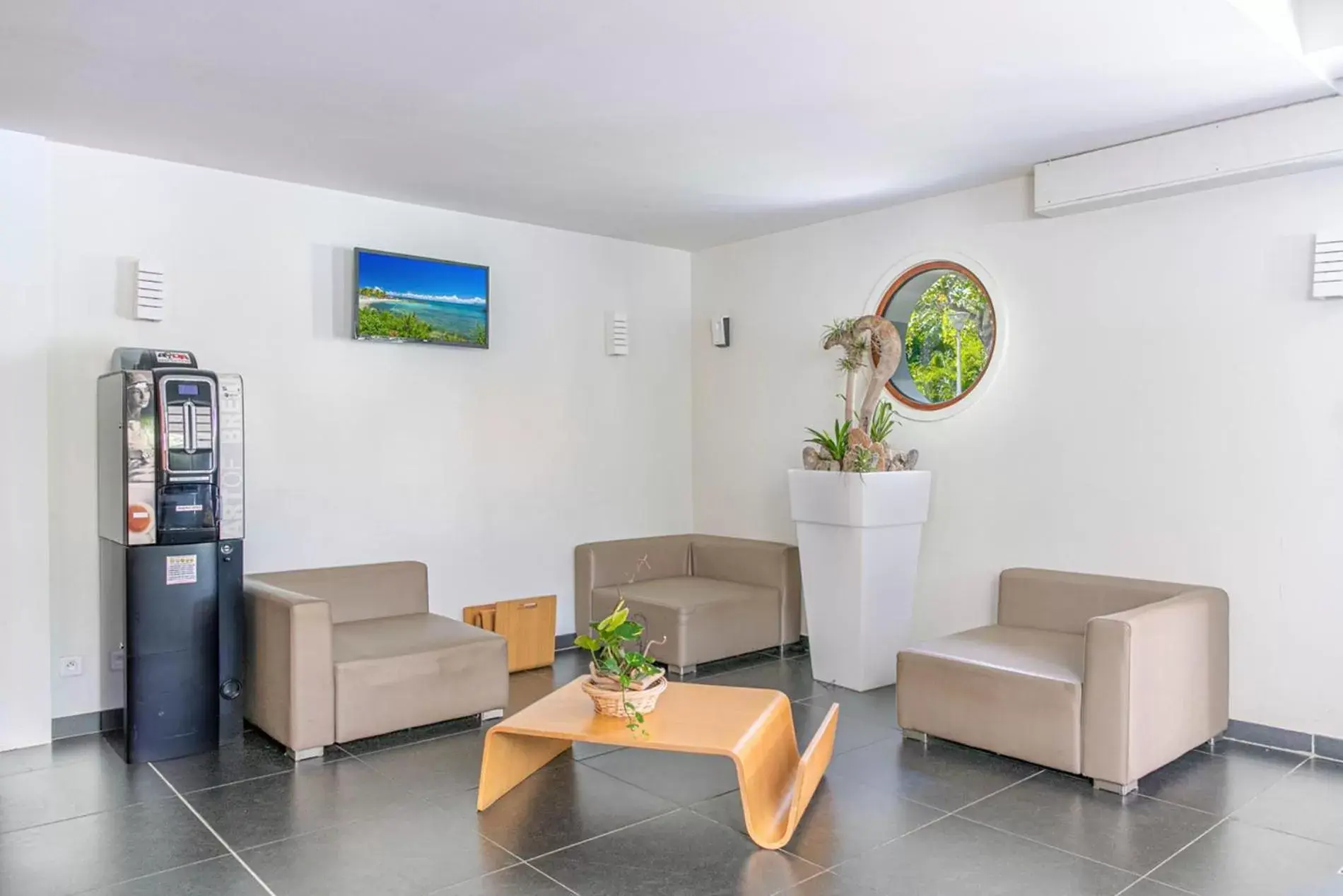 Lobby or reception in Zenitude Hôtel Résidences Le Salako Lobby or reception in Zenitude Hôtel Résidences Le Salako