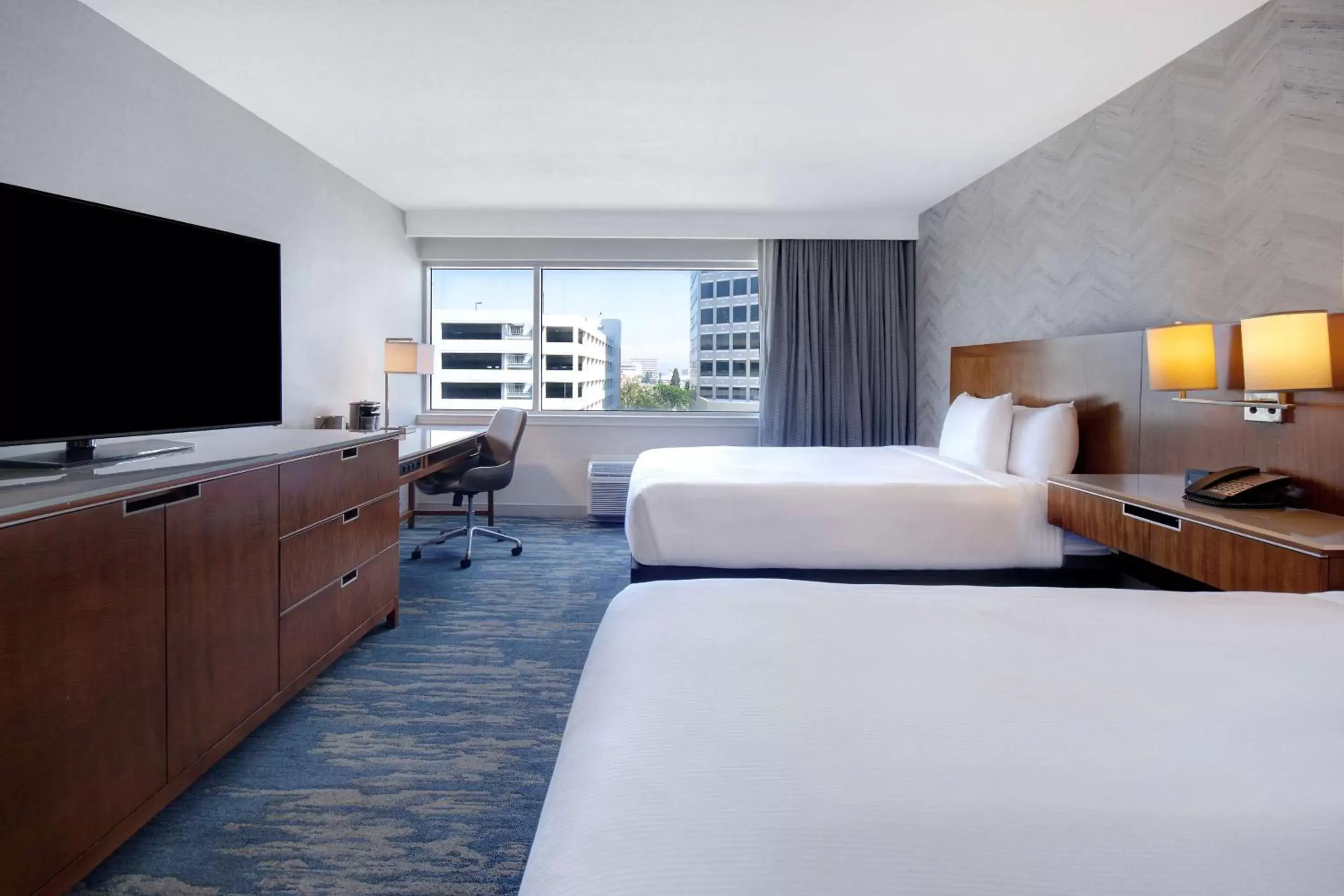 Bedroom in DoubleTree by Hilton LAX - El Segundo