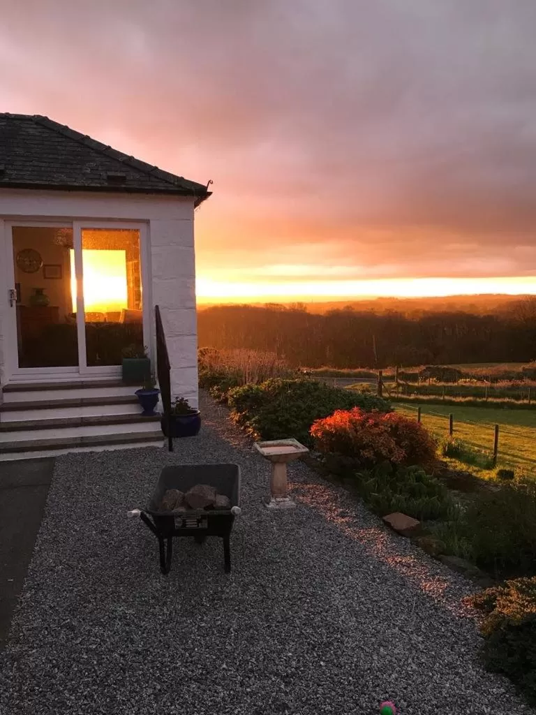Jacquie's B&B -Dumfries-Room with a view - hot tub