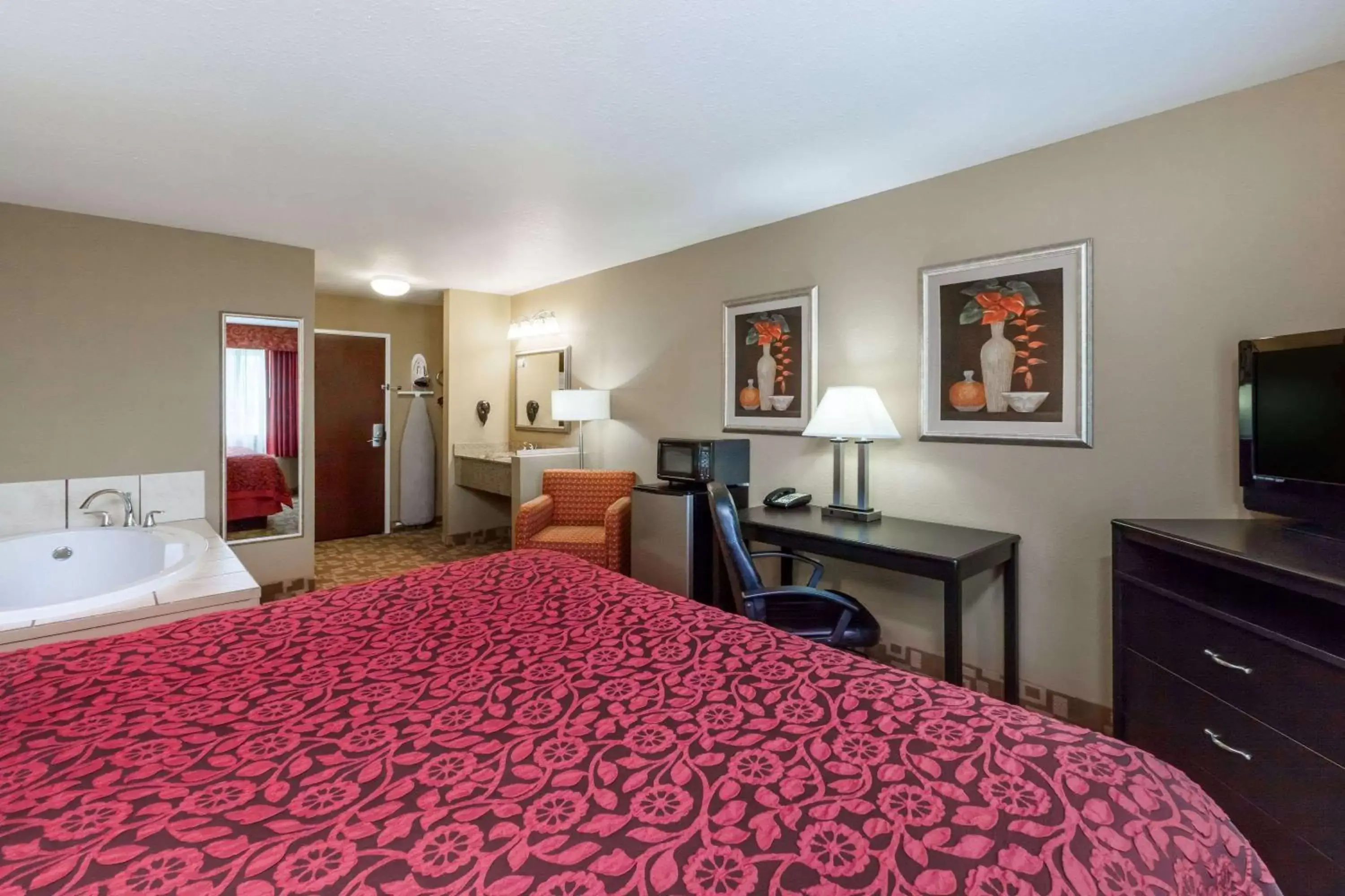 Photo of the whole room, Bed in Days Inn by Wyndham Central City