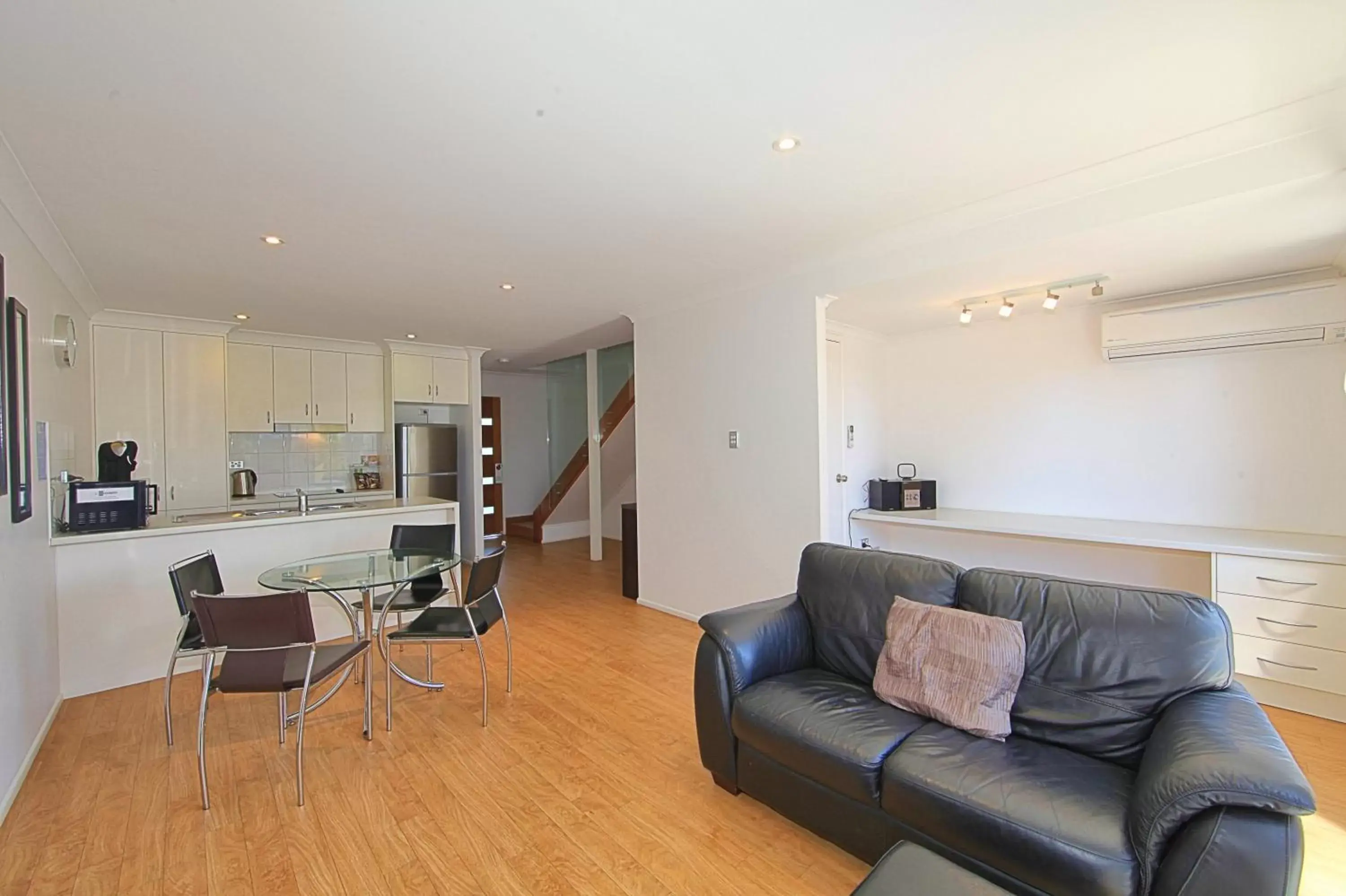 Living room, Seating Area in Alexandra Apartments