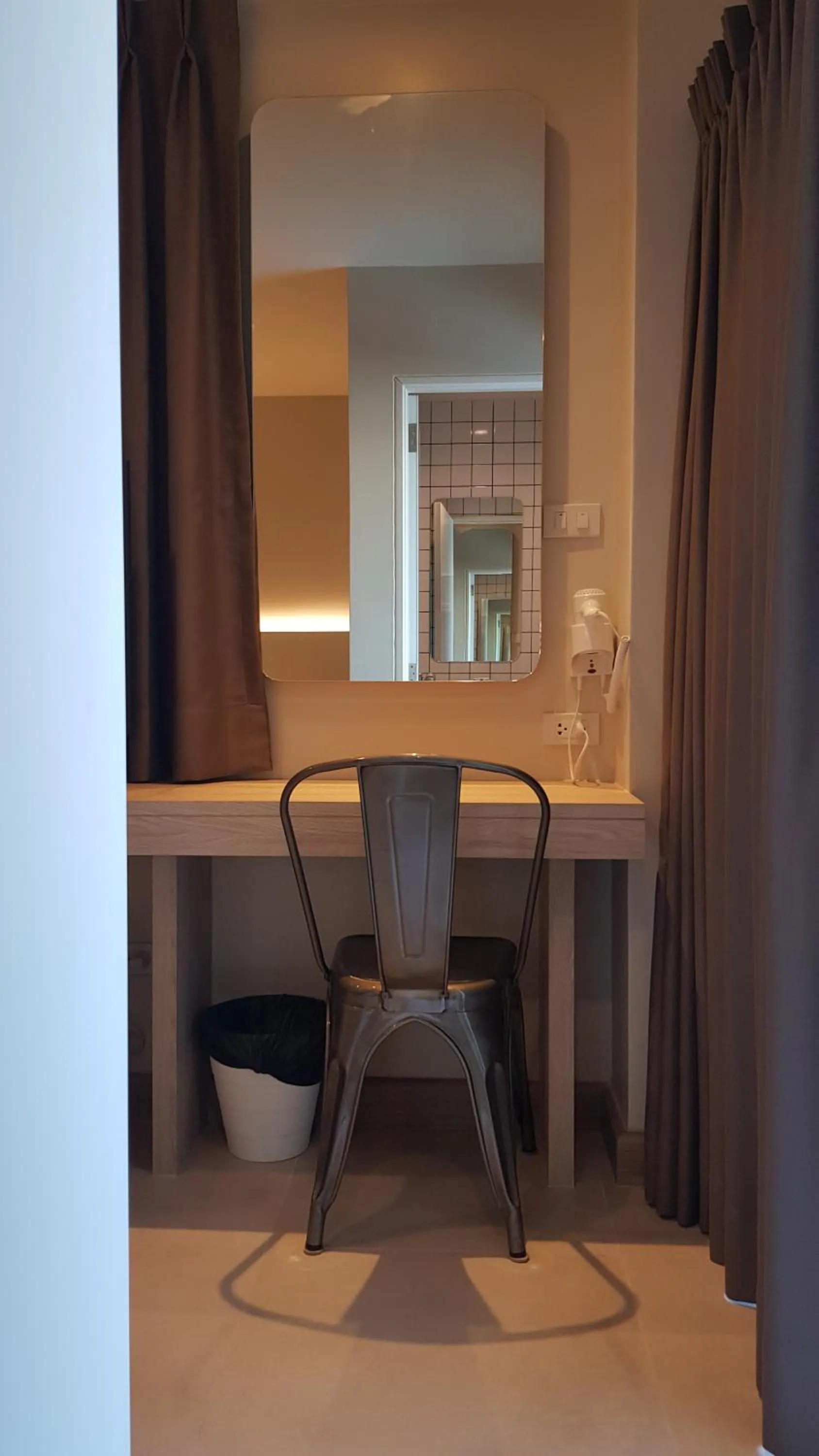 Seating area in The Phoenix Hotel Bangkok - Suvarnabhumi Airport