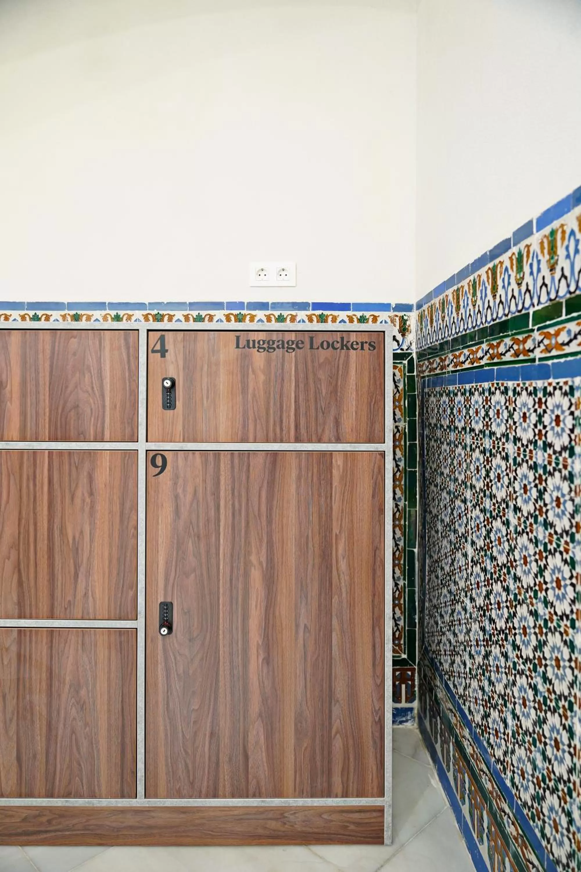 microwave in Numa Seville Solea