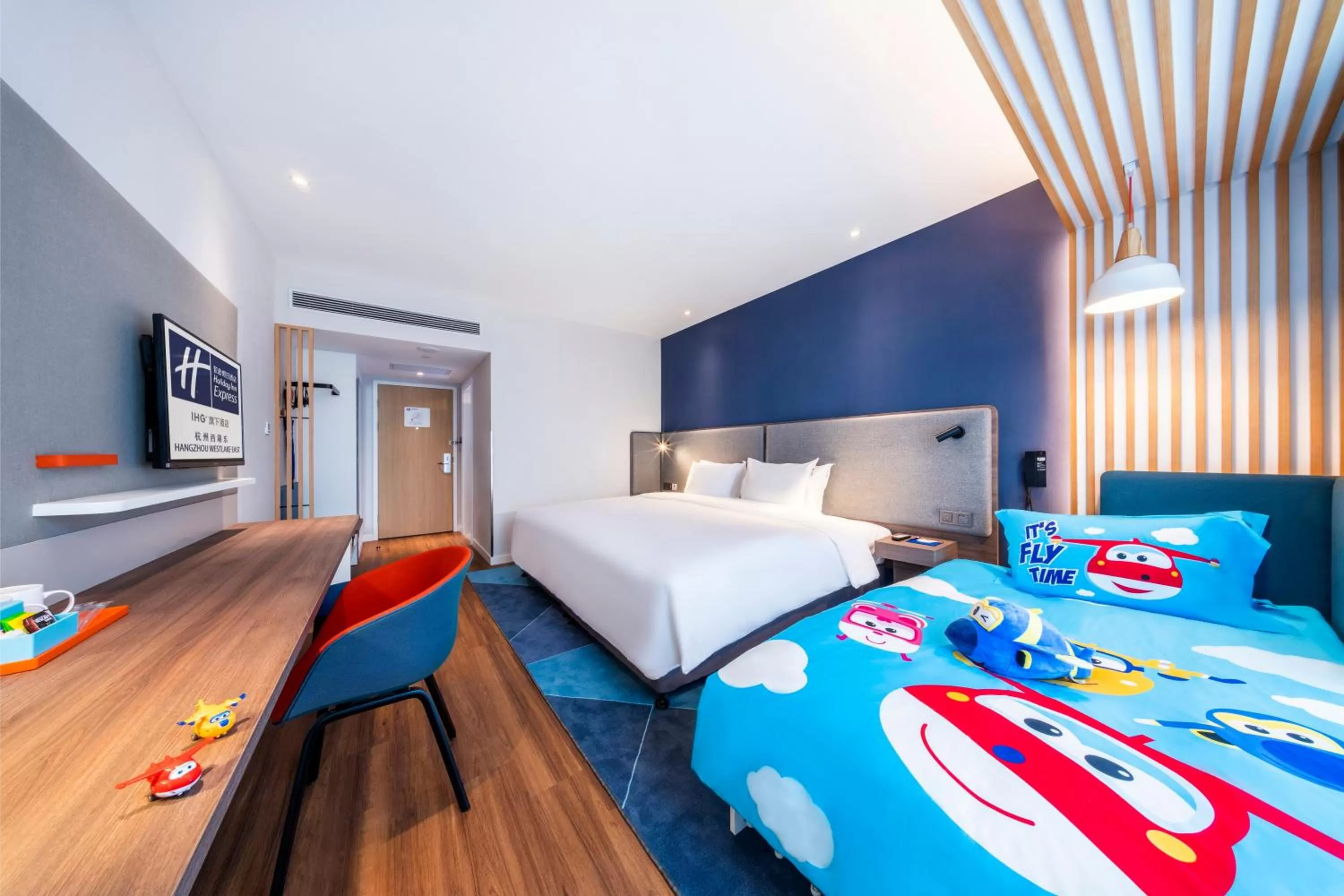 Photo of the whole room, Bed in Holiday Inn Express Hangzhou Westlake East by IHG