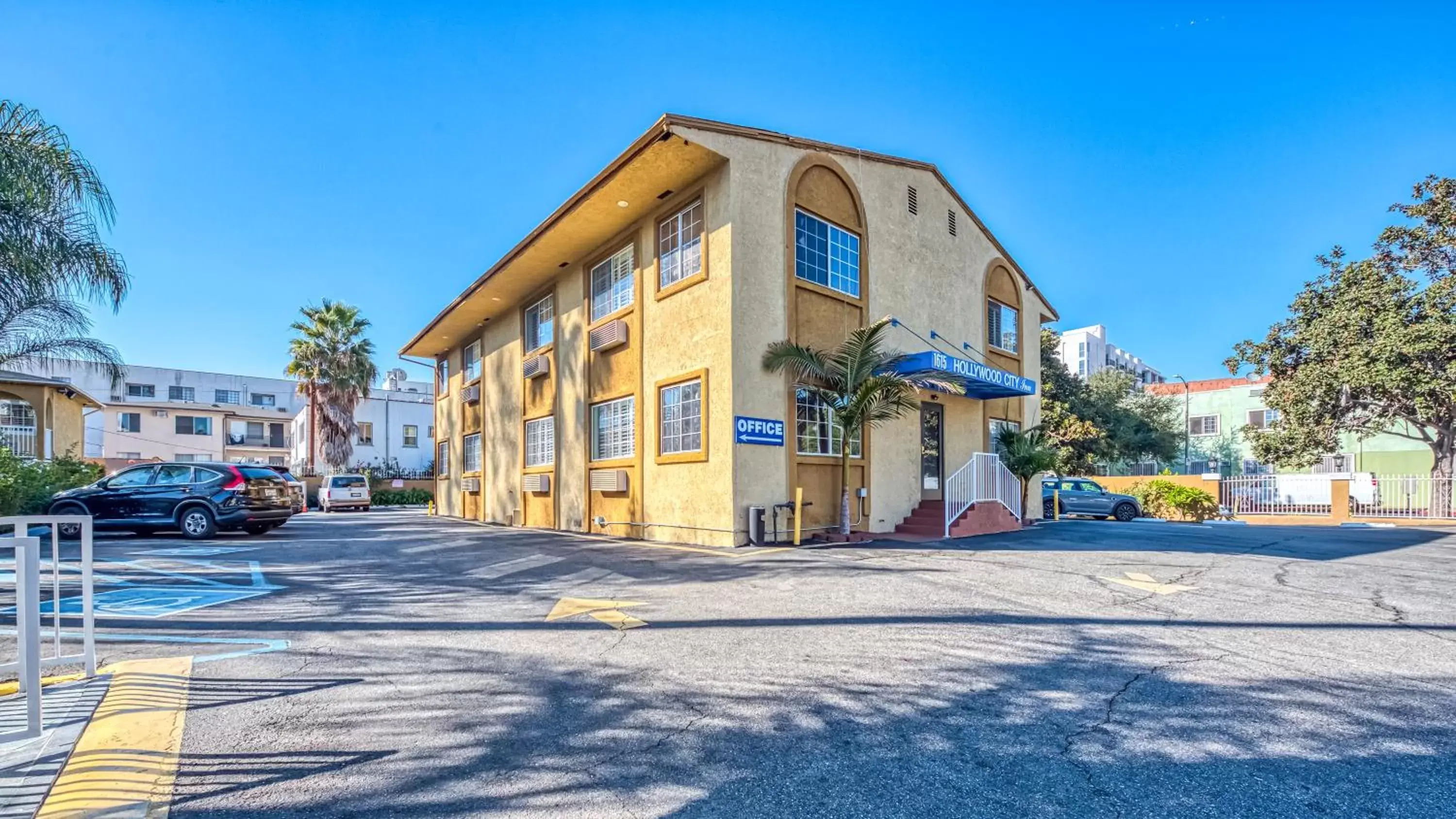Property Building in Hollywood City Inn
