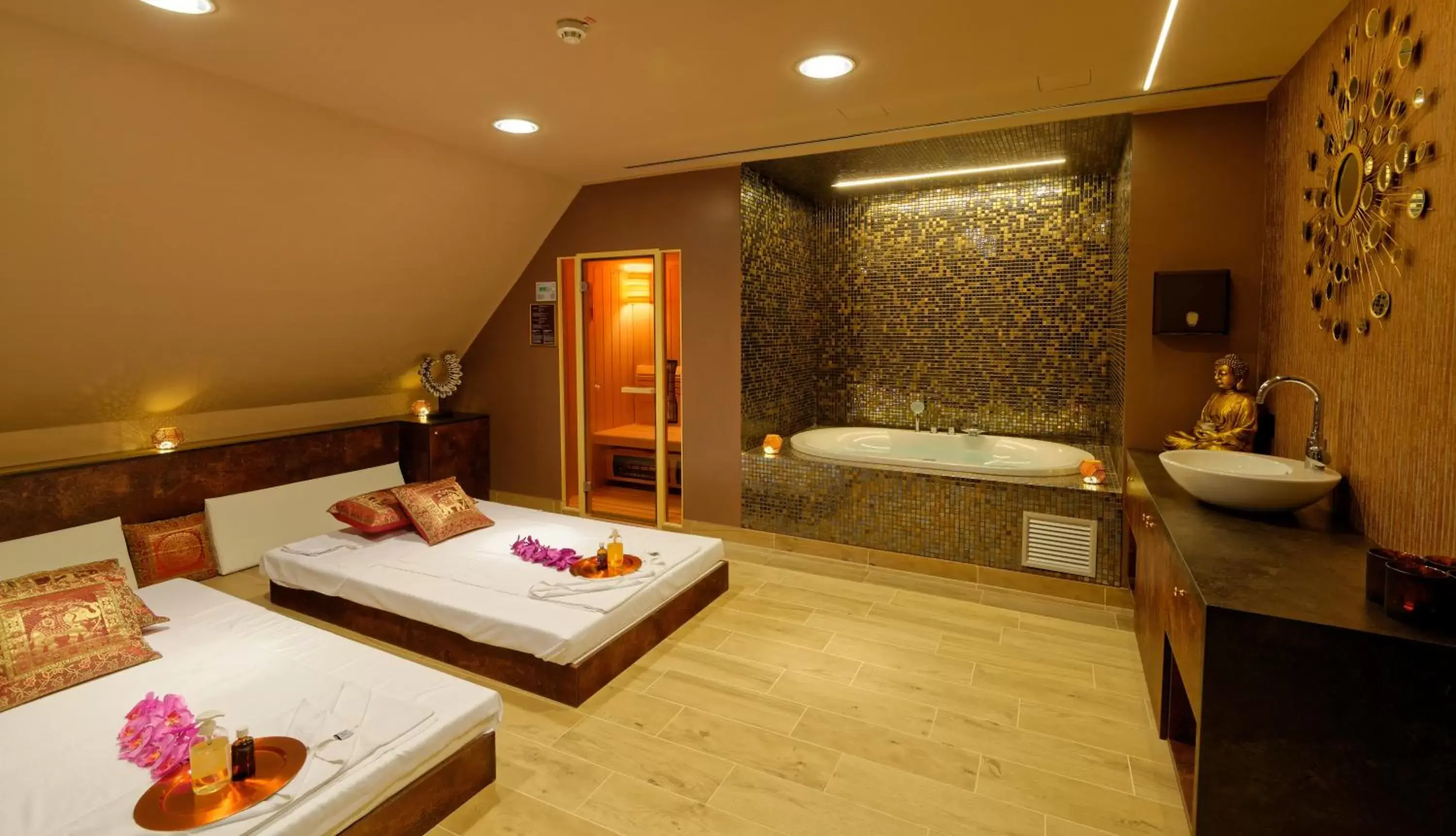 Sauna, Bathroom in Grand Hotel Union Eurostars