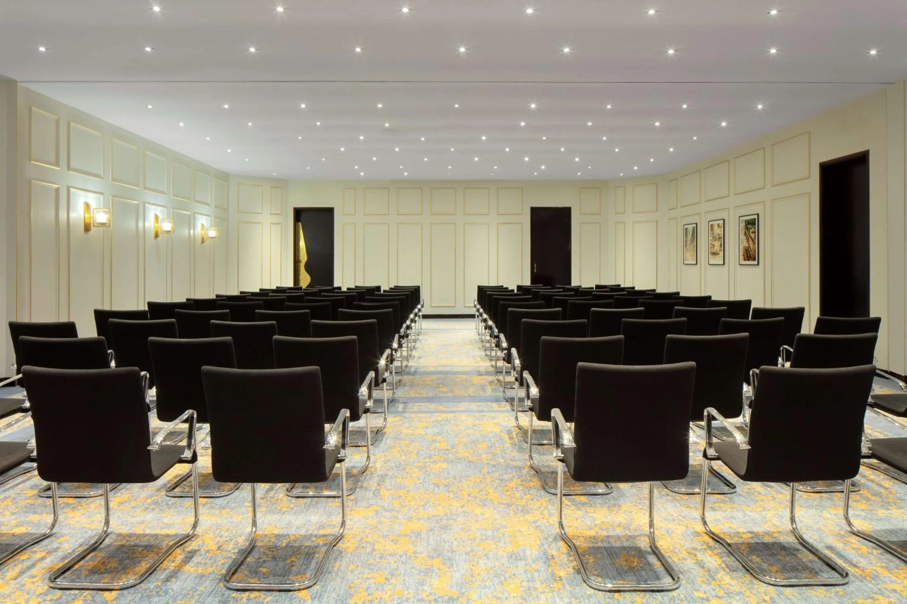 Meeting/conference room in Radisson Blu Hotel, Dubai Deira Creek