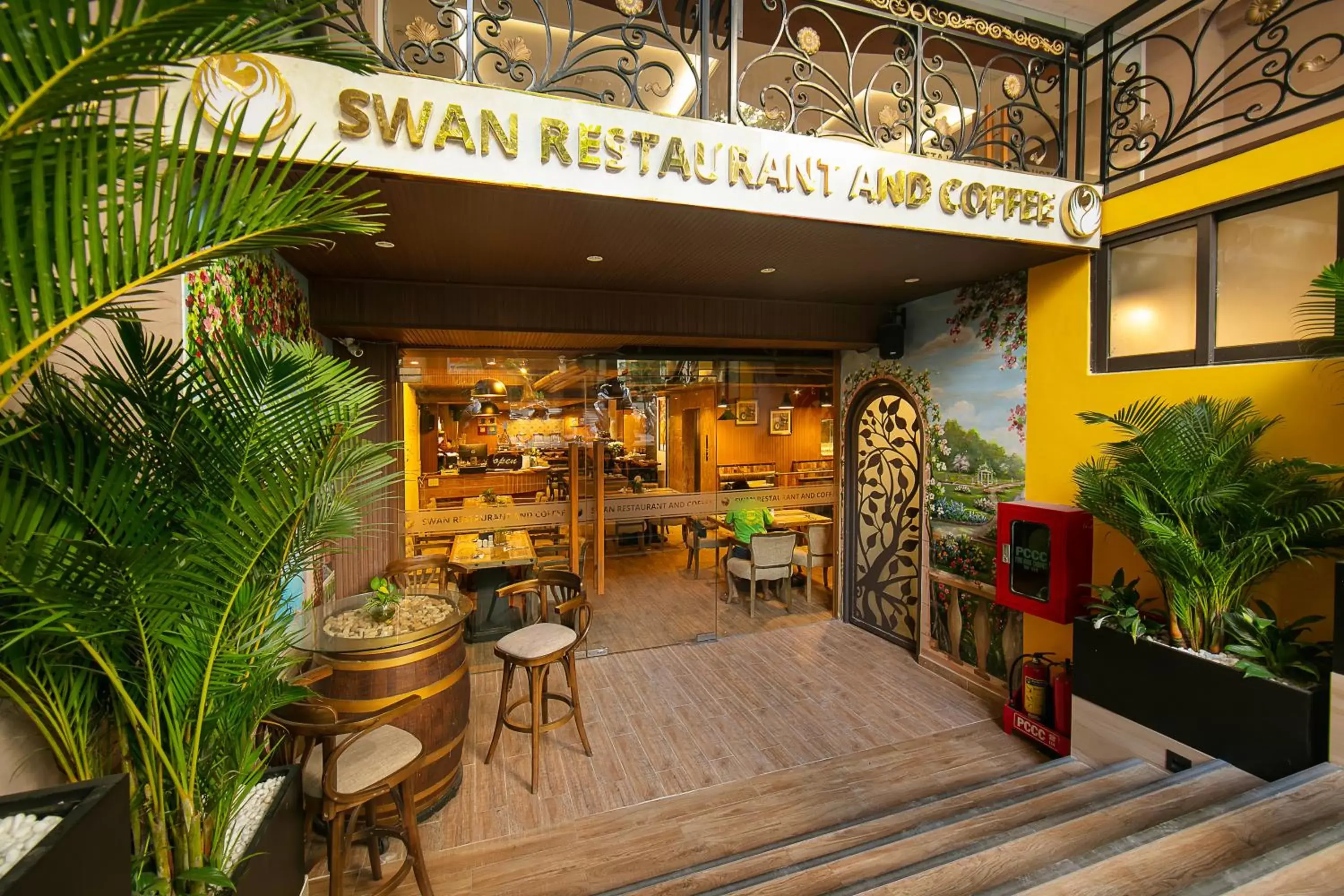 Restaurant/places to eat in Nesta Hotel Saigon