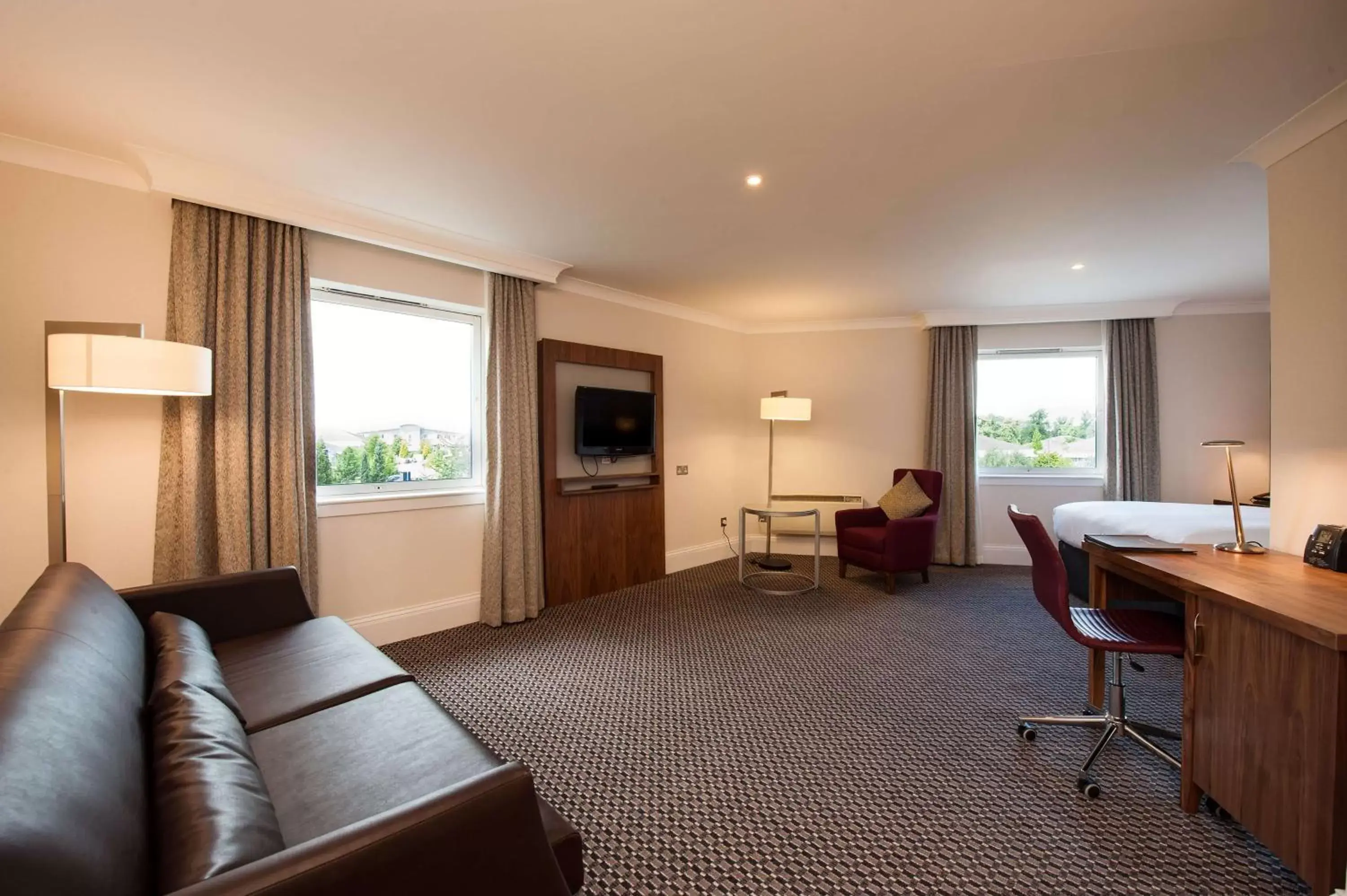 Bedroom, Seating Area in Doubletree By Hilton Glasgow Strathclyde