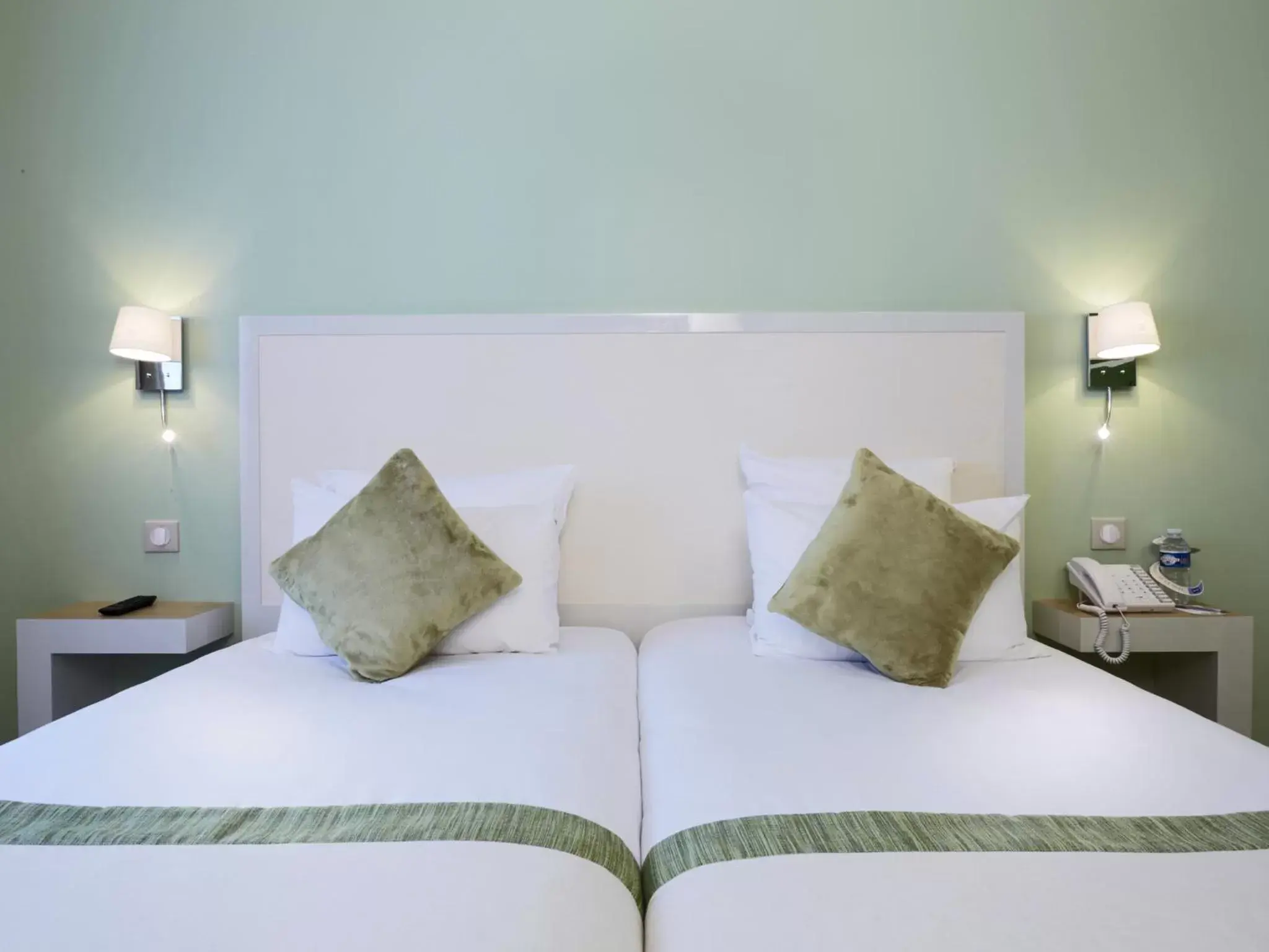 Bedroom, Bed in Kyriad Paris 18 - Porte de Clignancourt - Montmartre