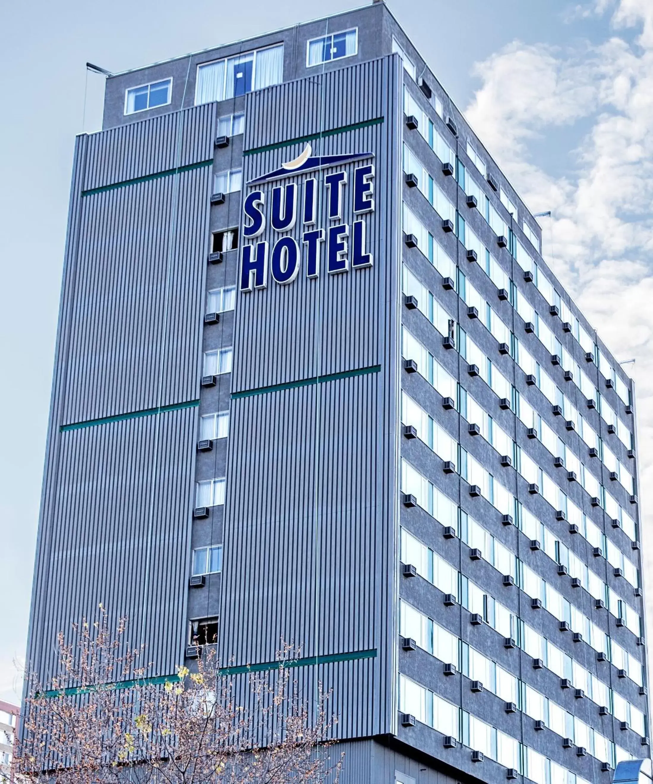 Facade/entrance, Property Building in Campus Tower Suite Hotel